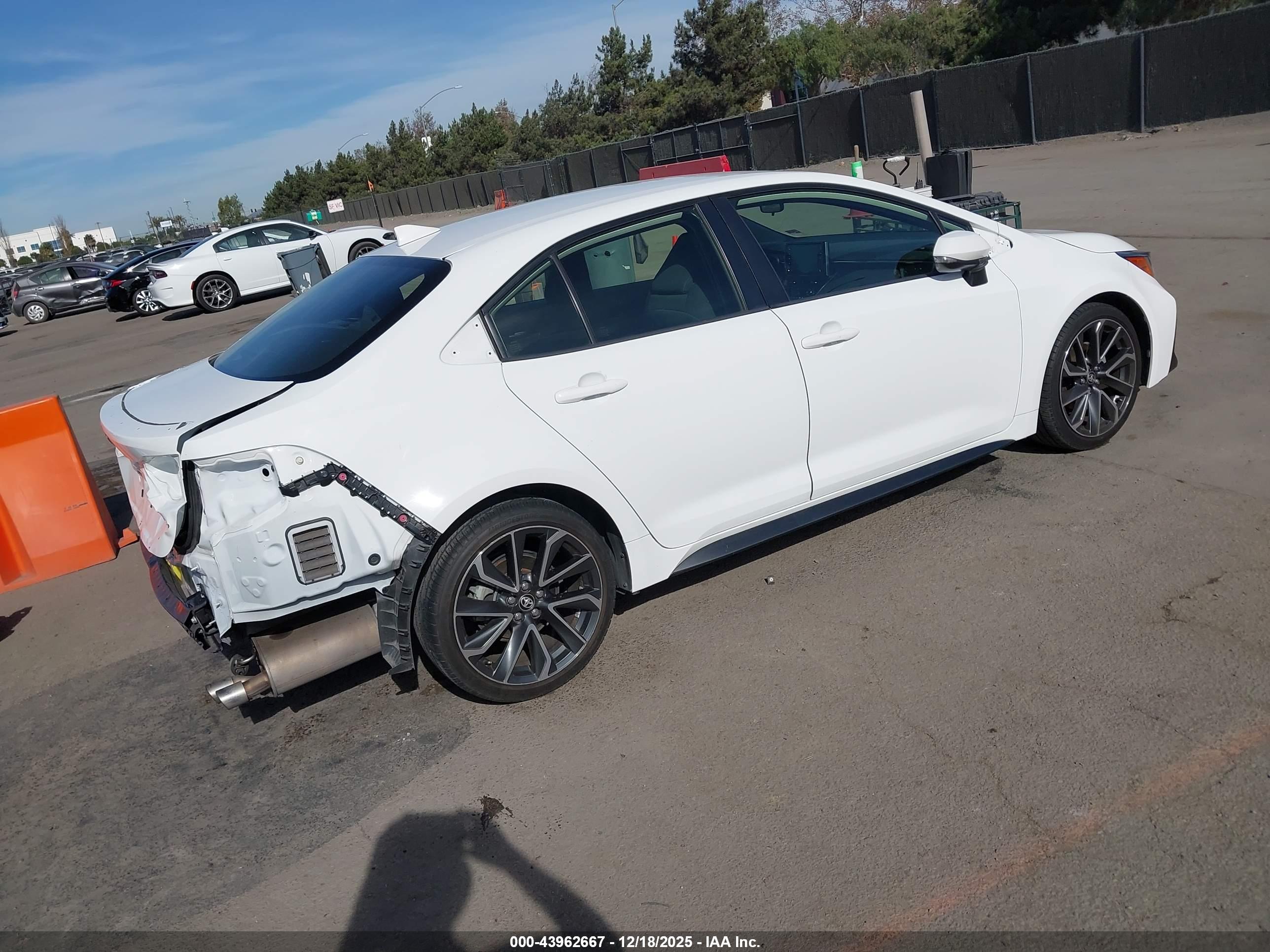 TOYOTA COROLLA image 4