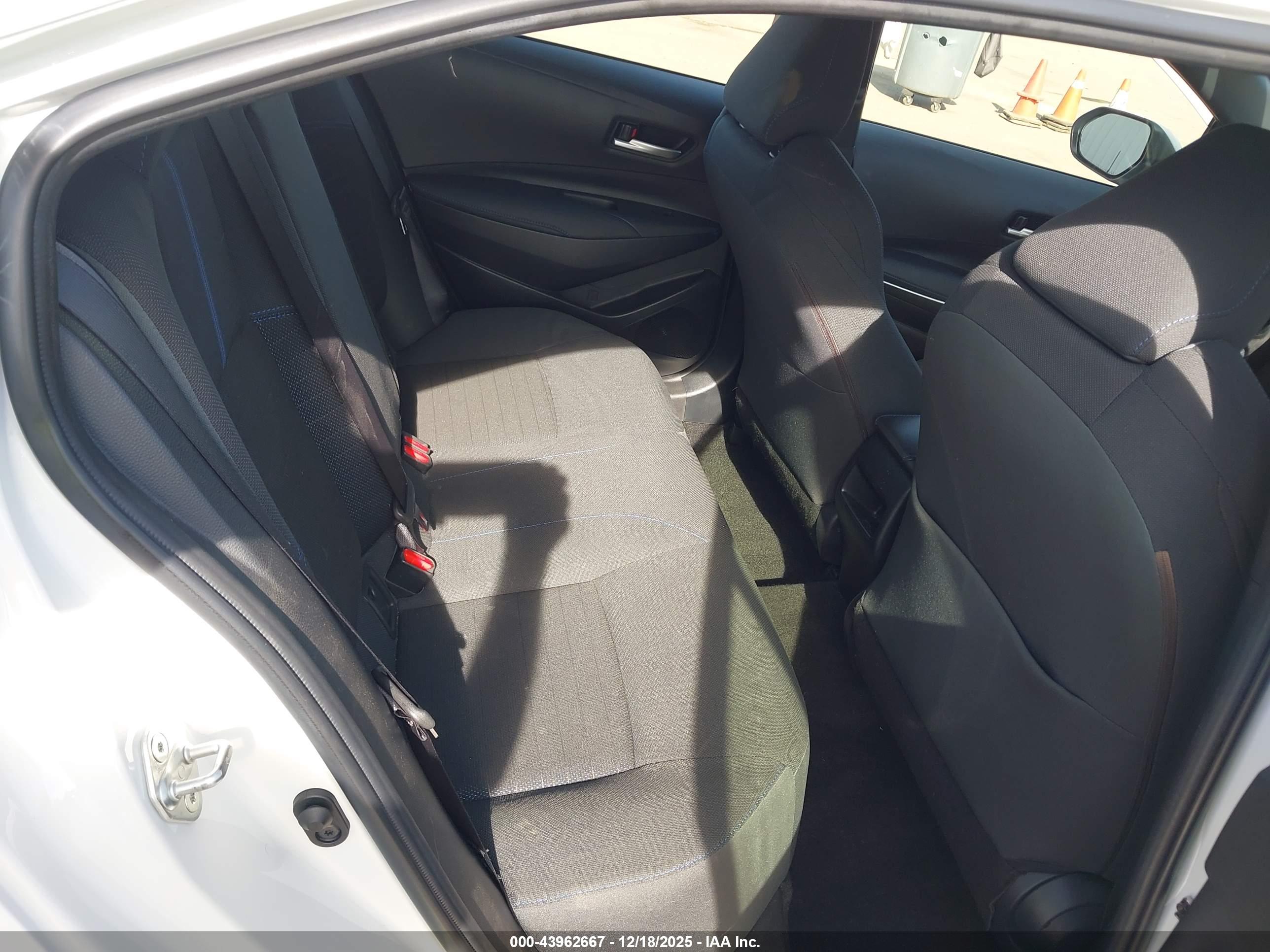TOYOTA COROLLA image 8