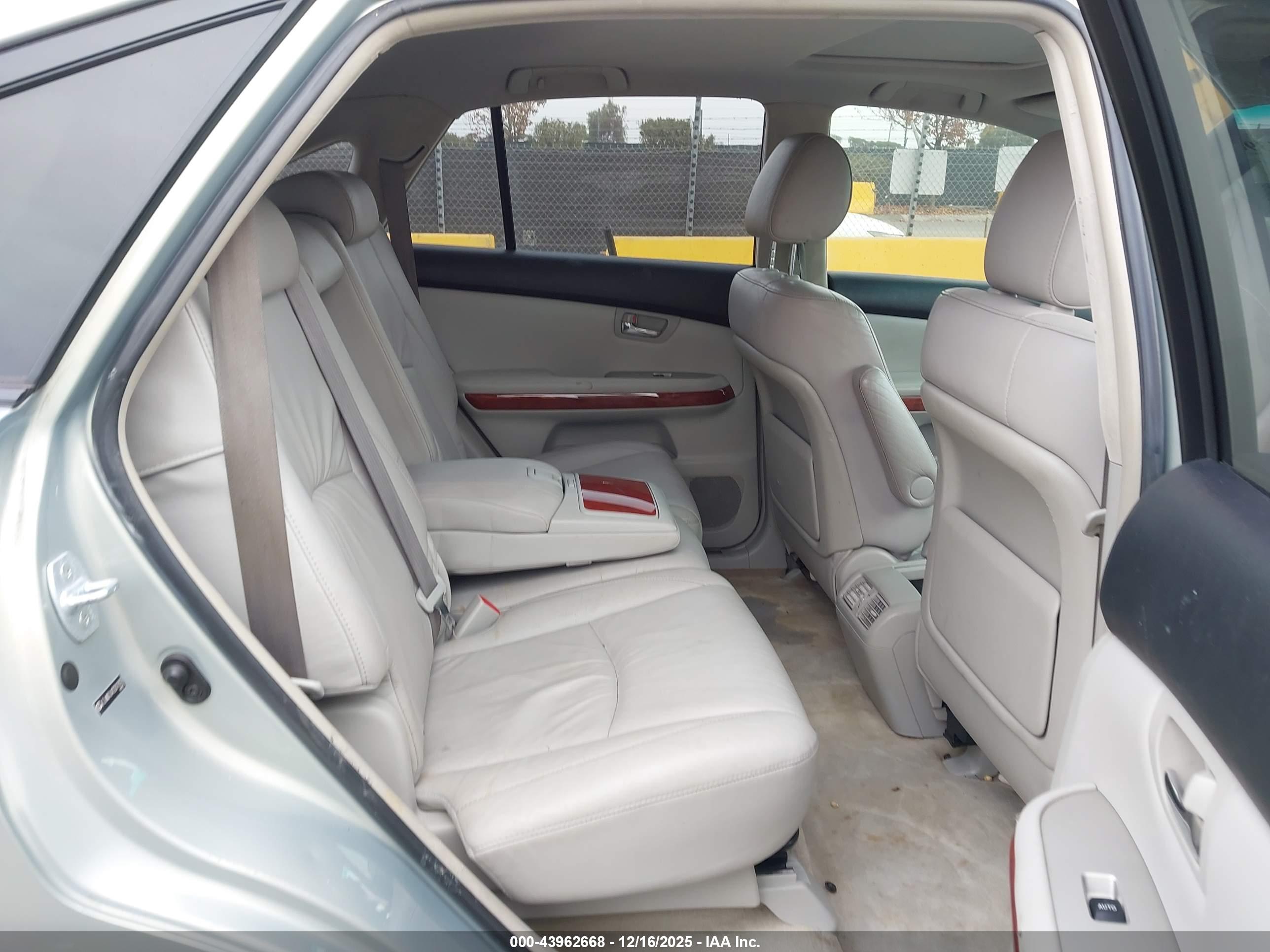 LEXUS RX image 8