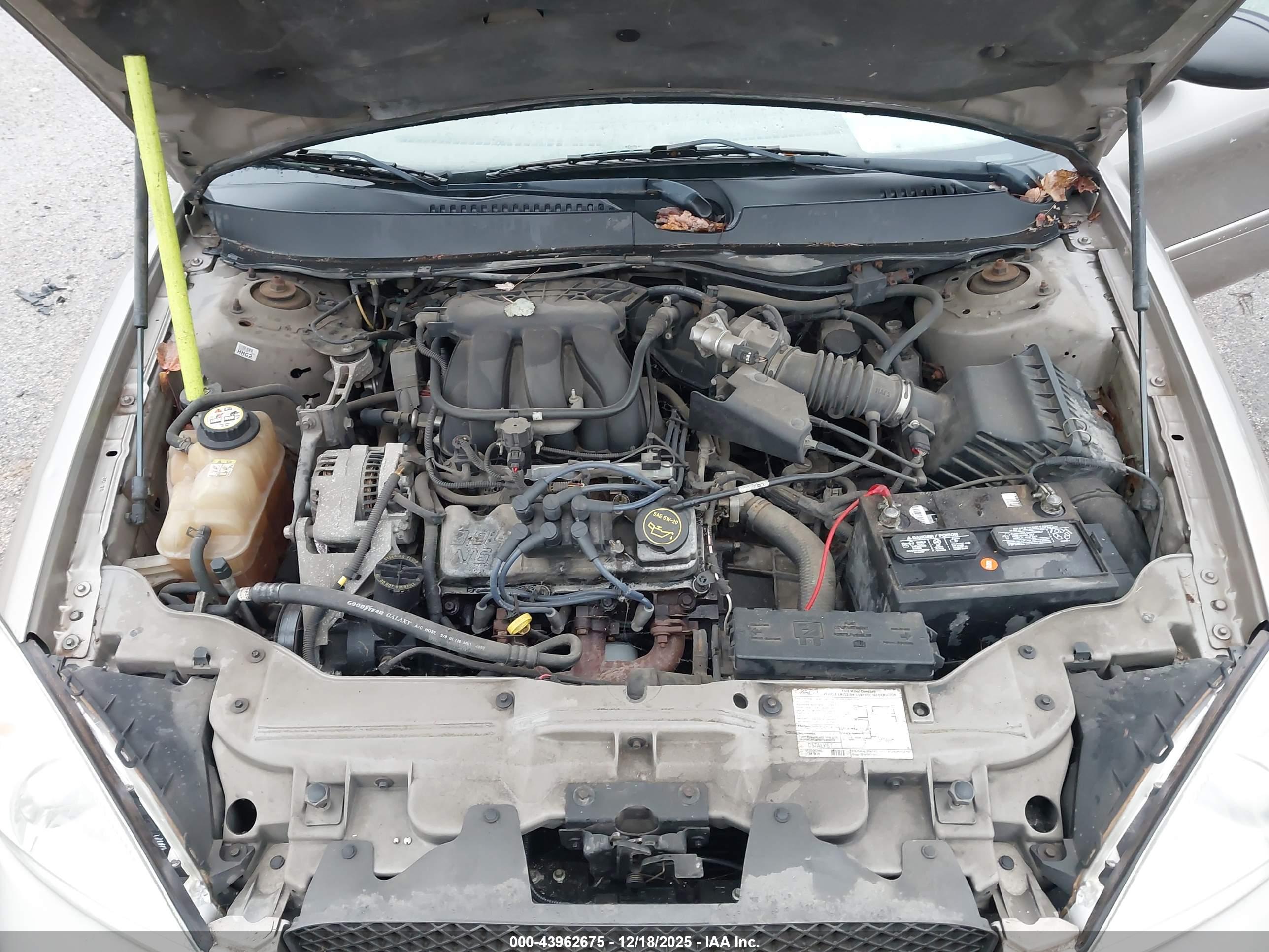 FORD TAURUS image 10