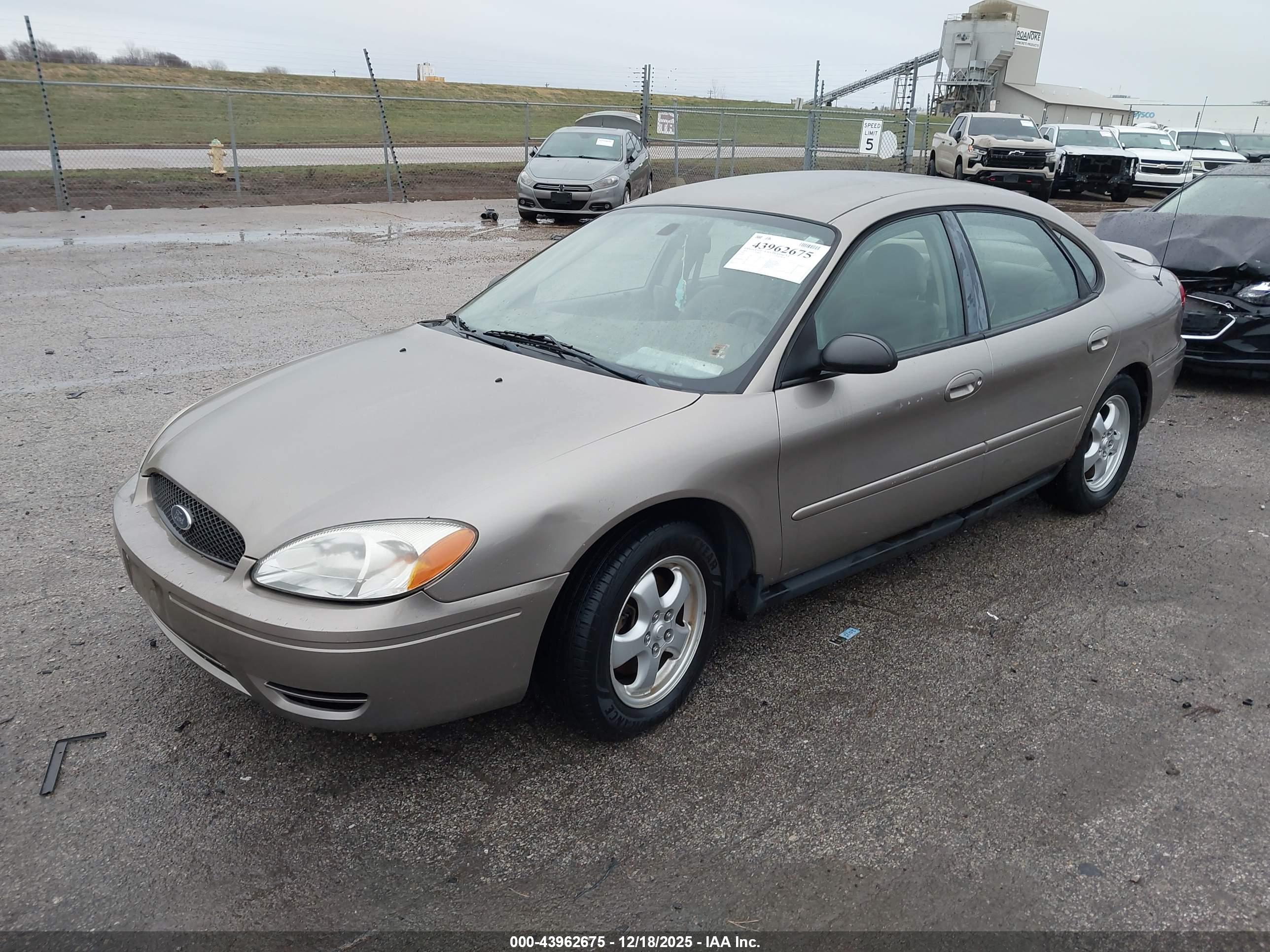 FORD TAURUS image 2