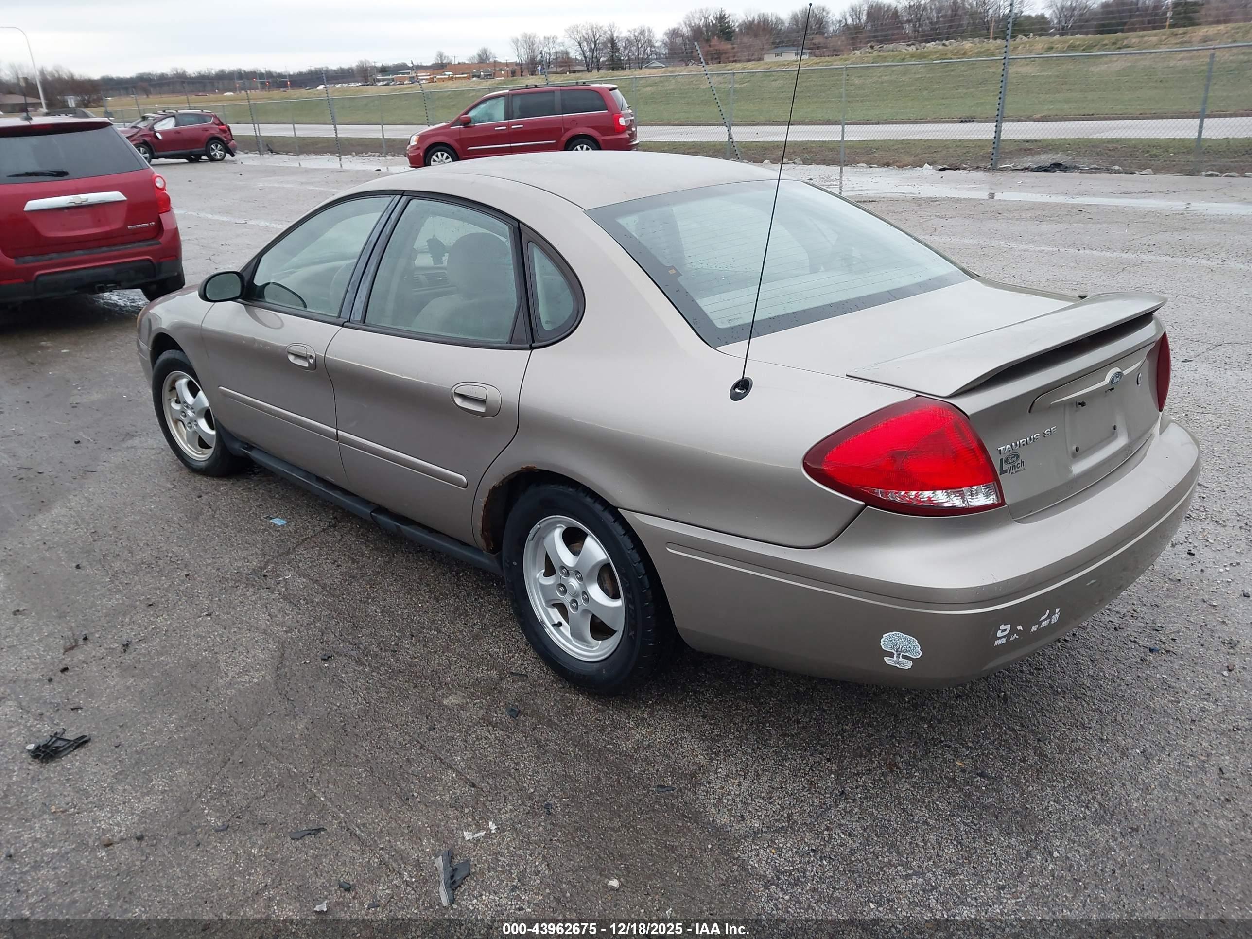 FORD TAURUS image 3
