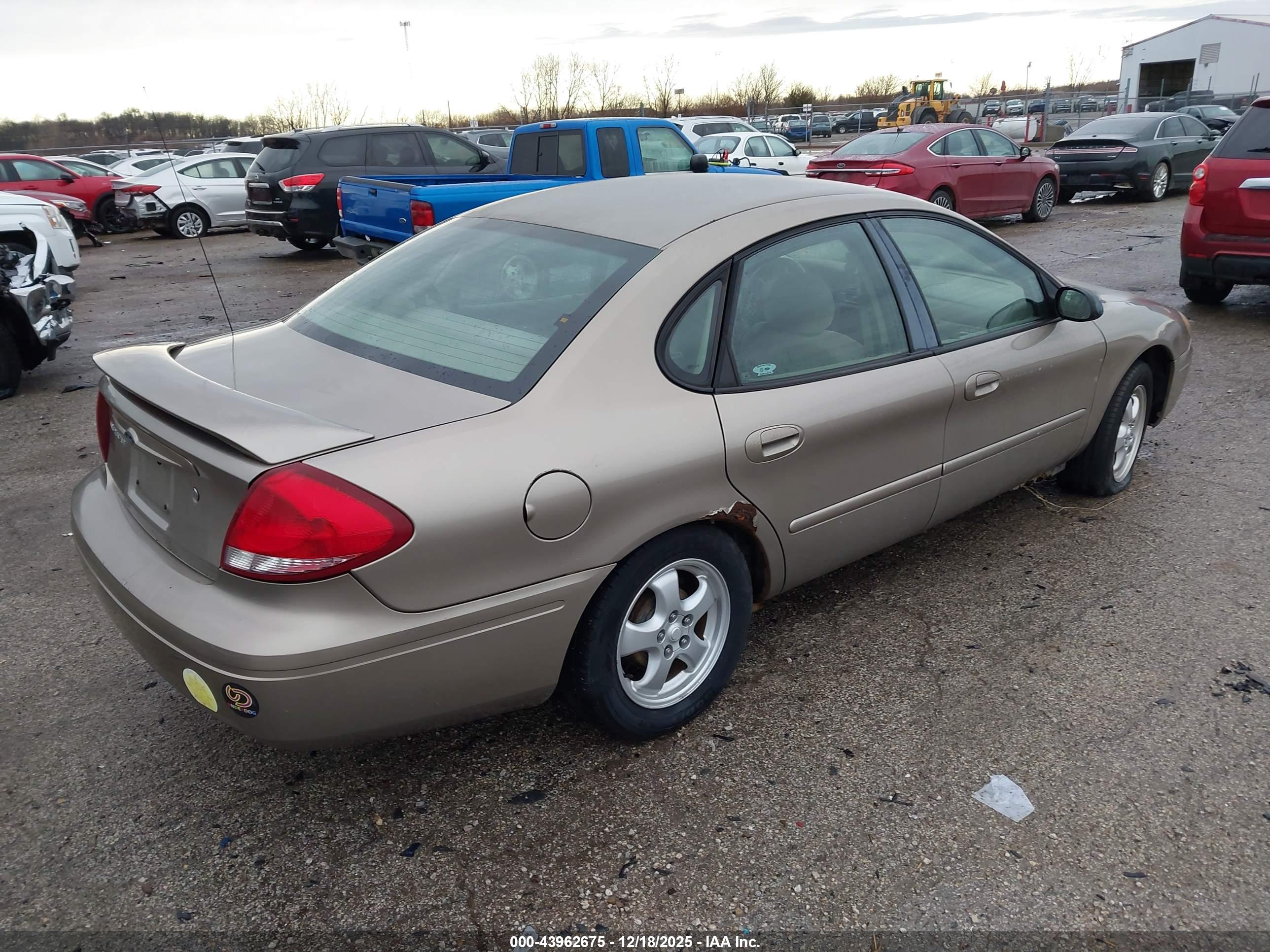 FORD TAURUS image 4