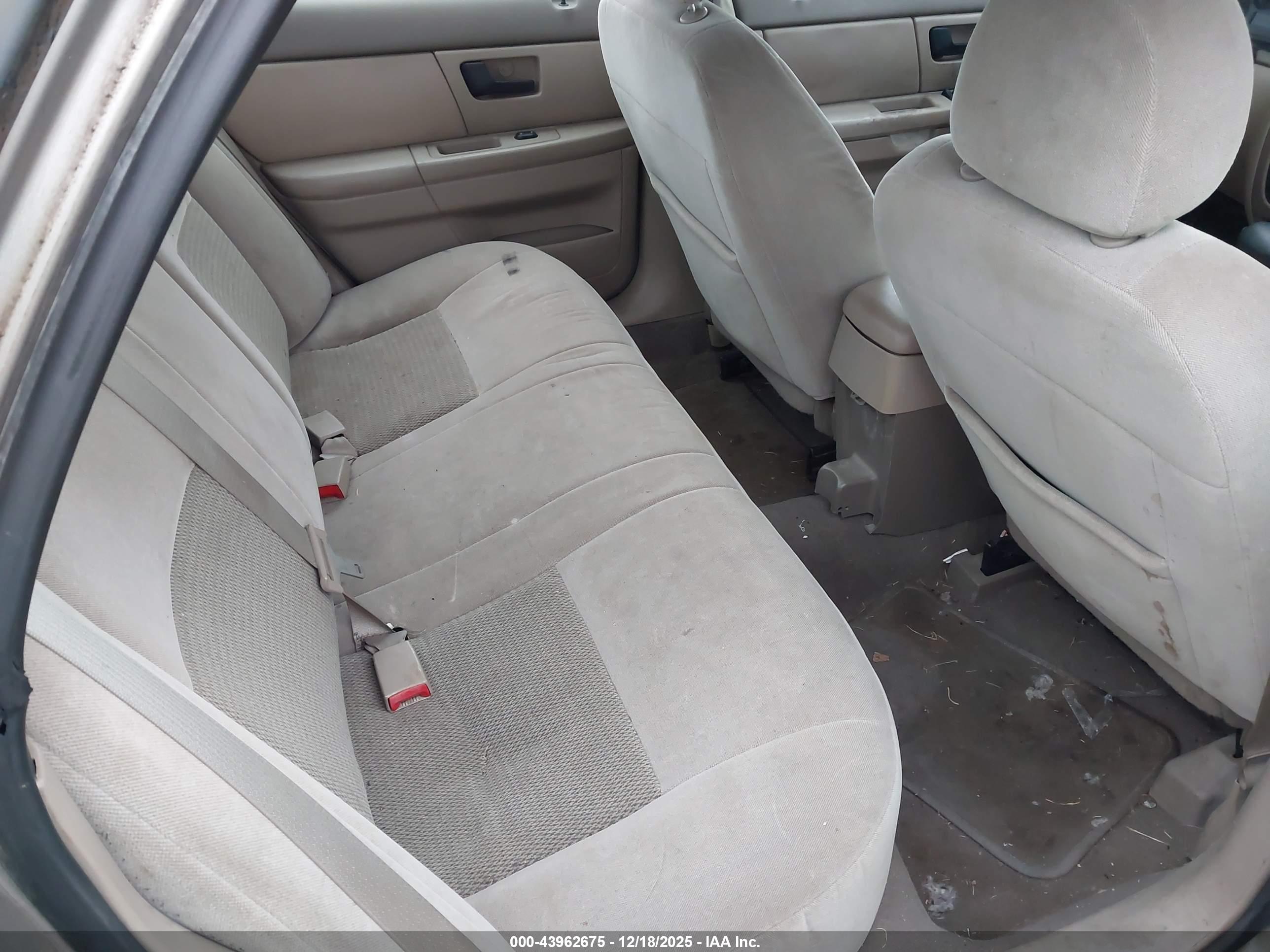 FORD TAURUS image 8