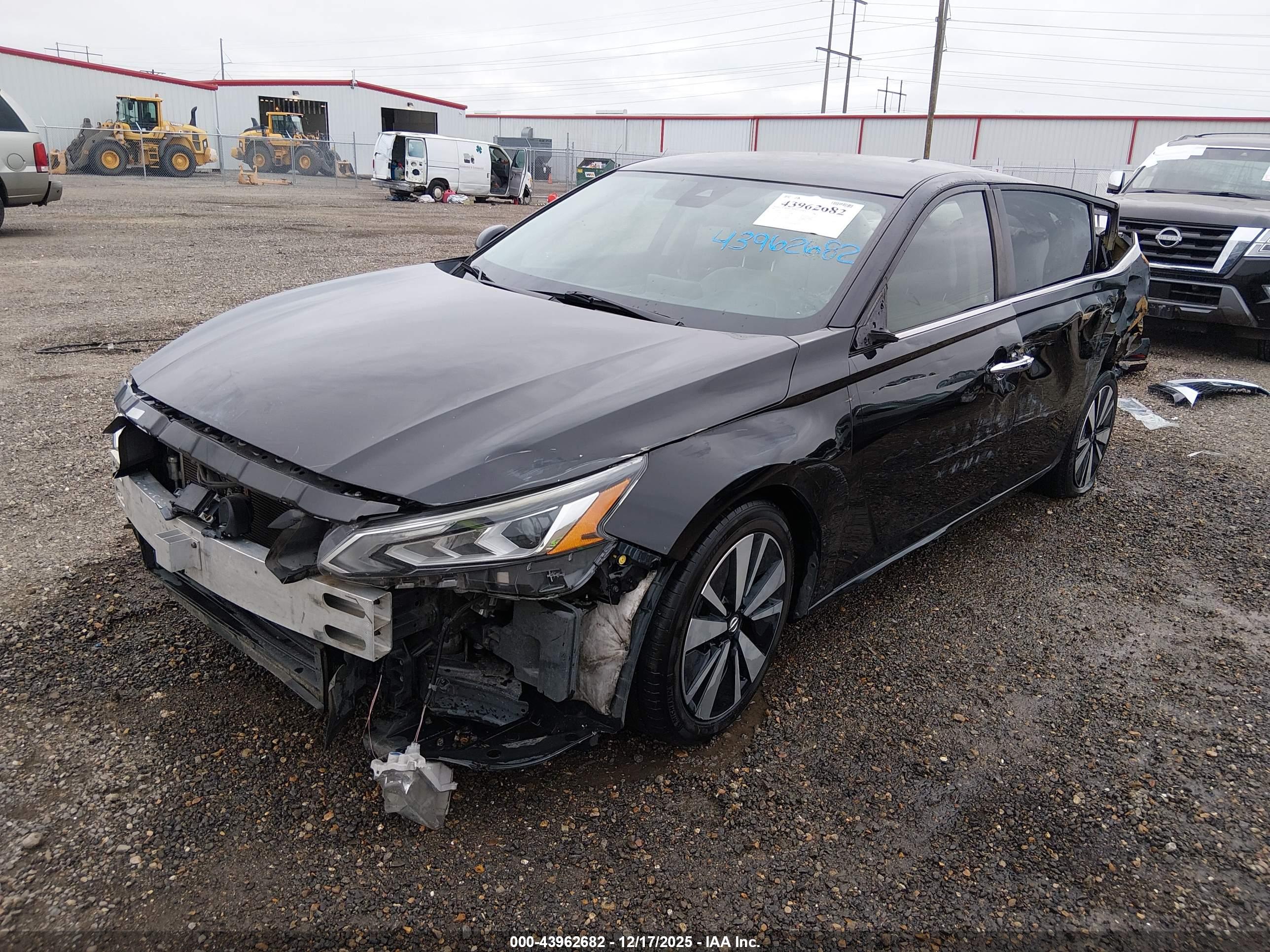 NISSAN ALTIMA image 2