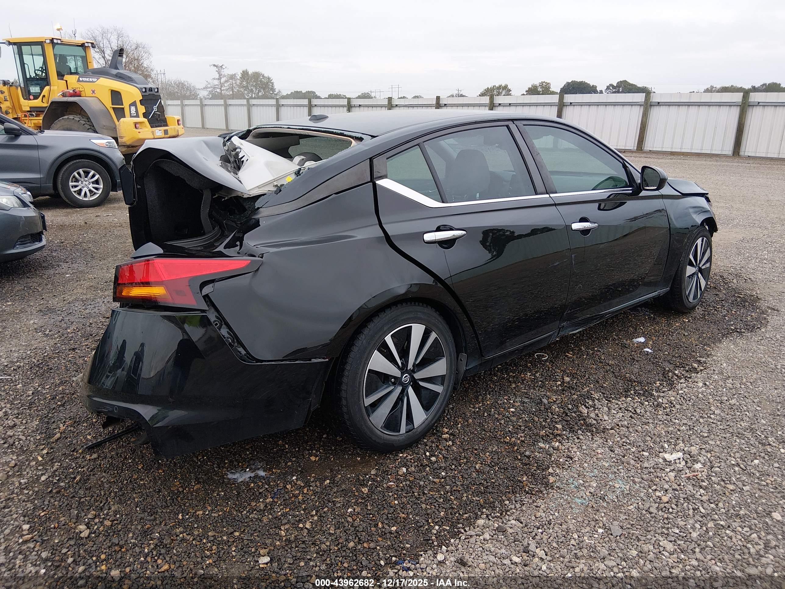 NISSAN ALTIMA image 4