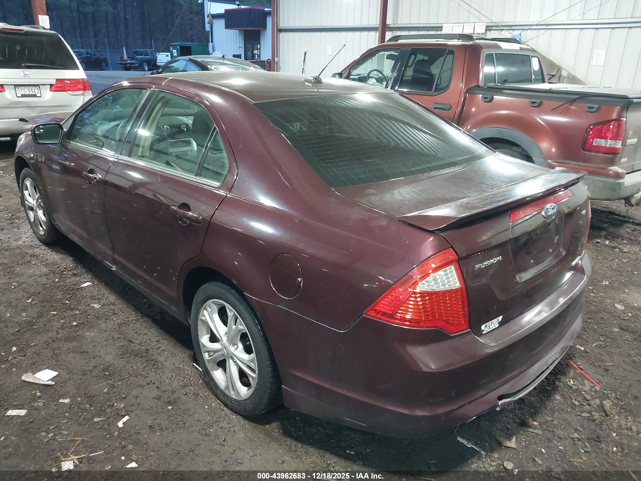 FORD FUSION image 3