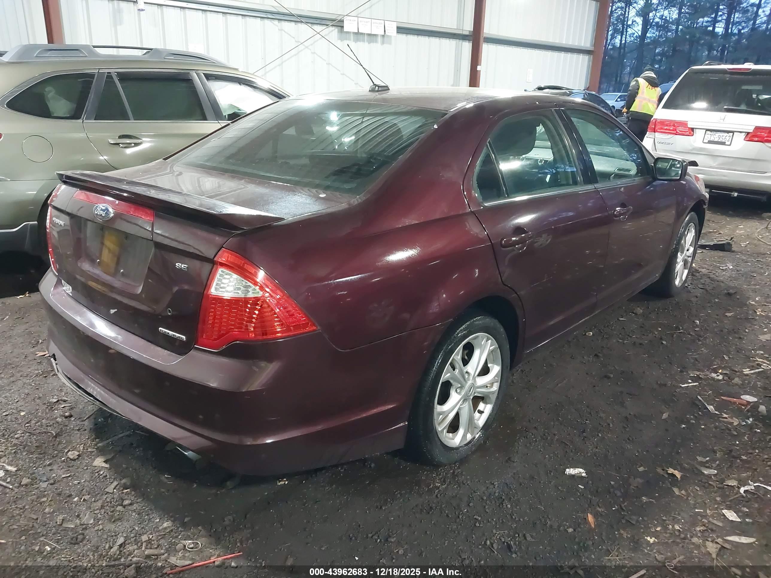 FORD FUSION image 4