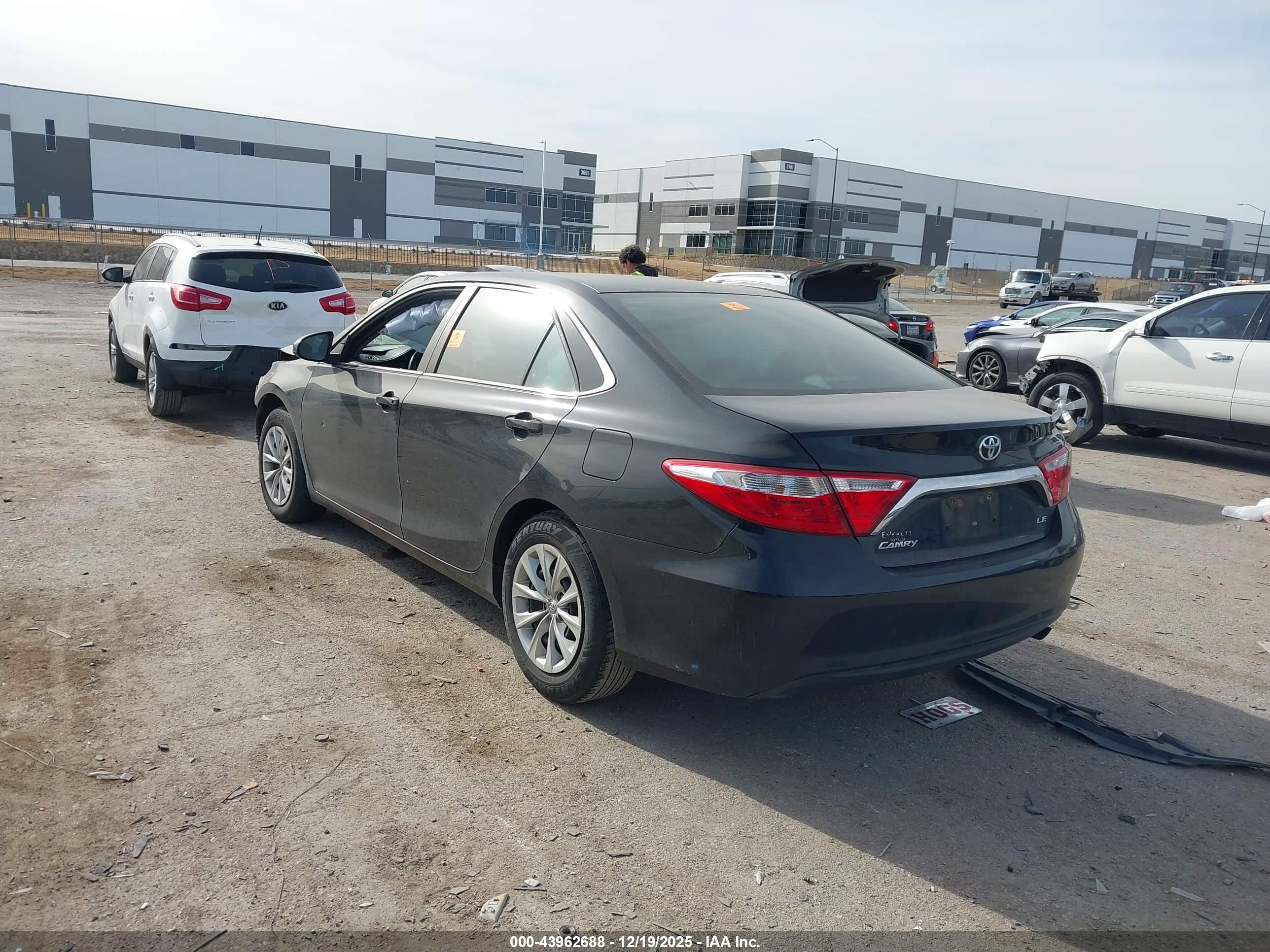 TOYOTA CAMRY image 3