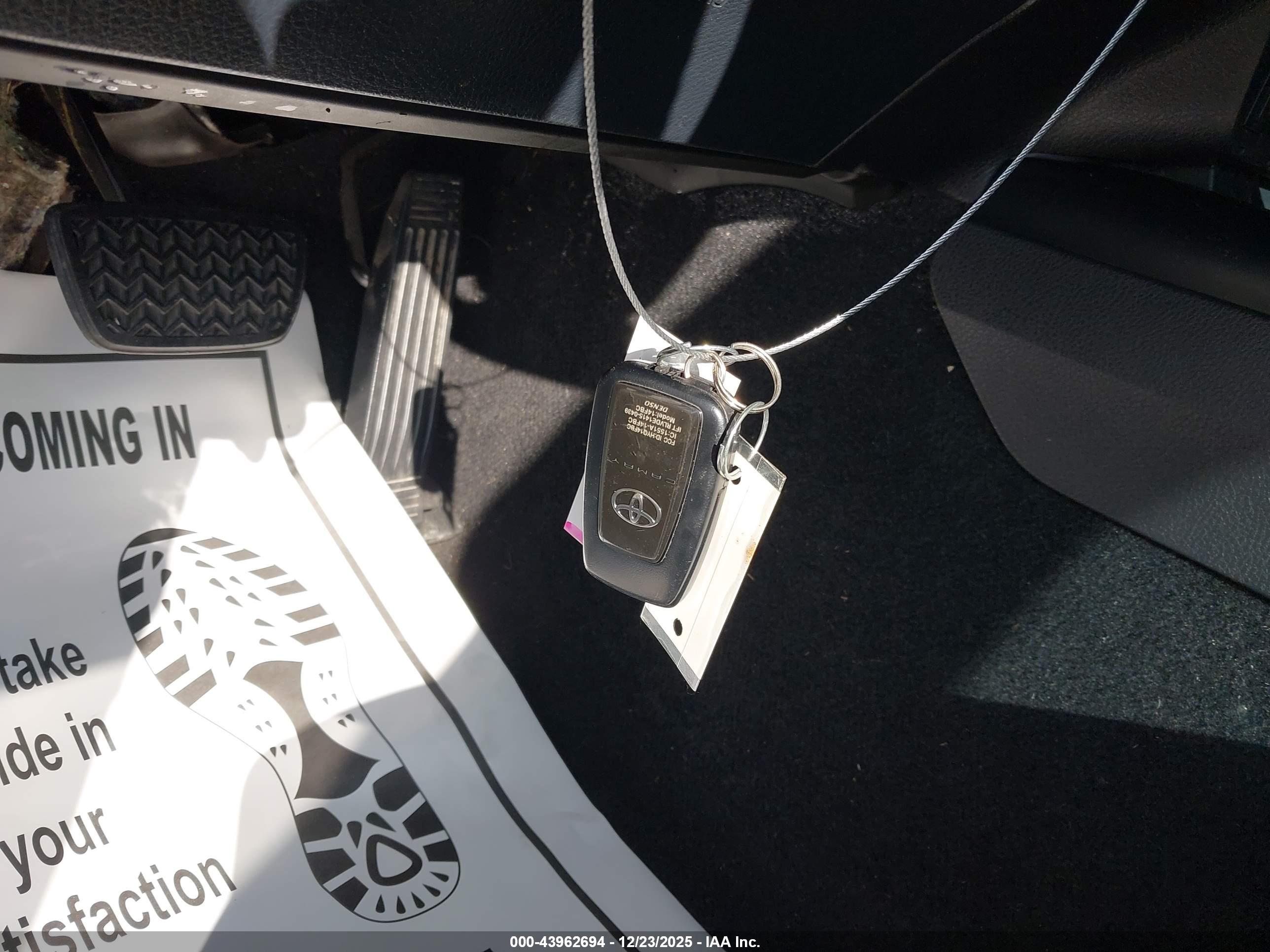 TOYOTA CAMRY image 11