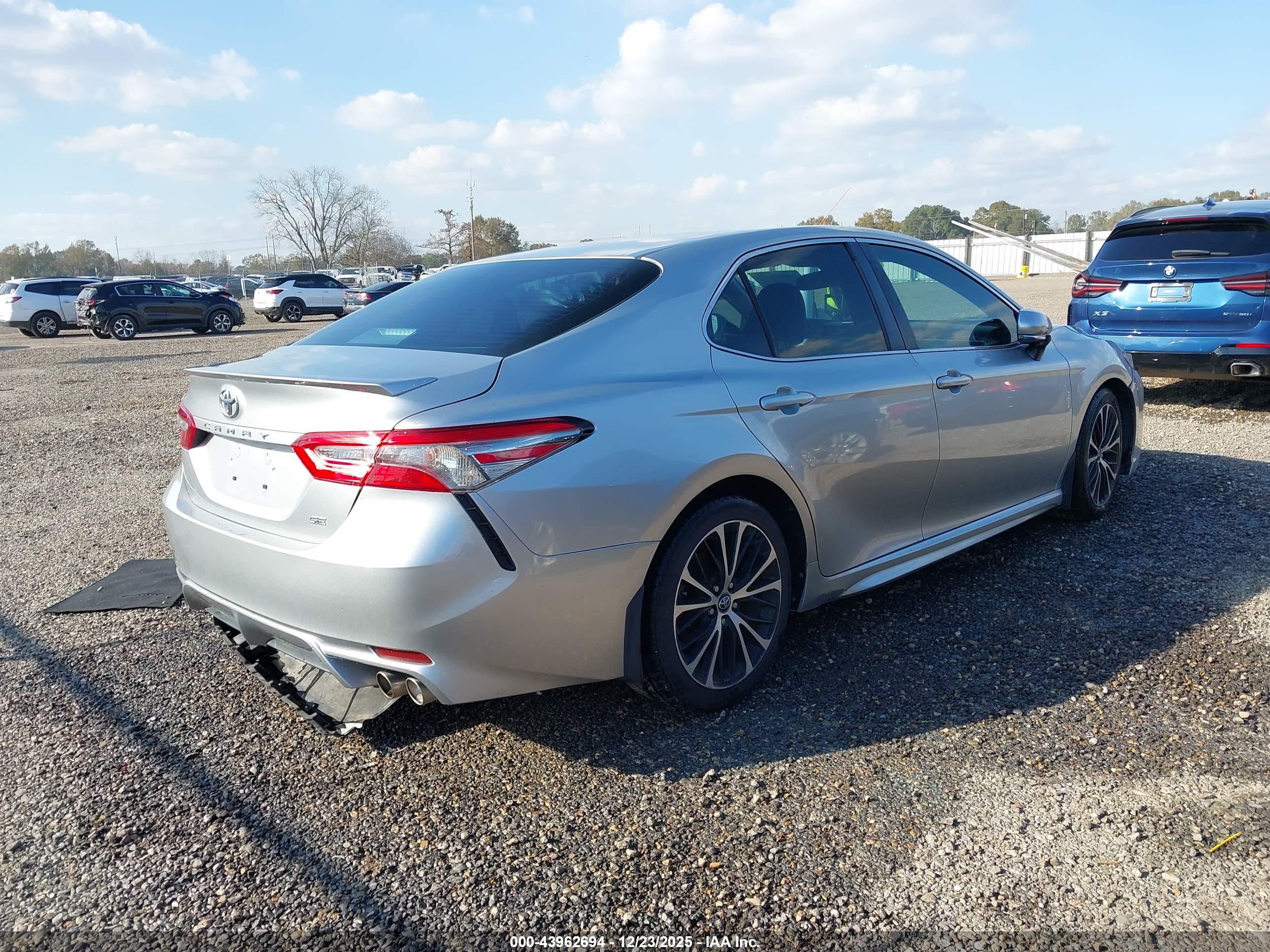 TOYOTA CAMRY image 4