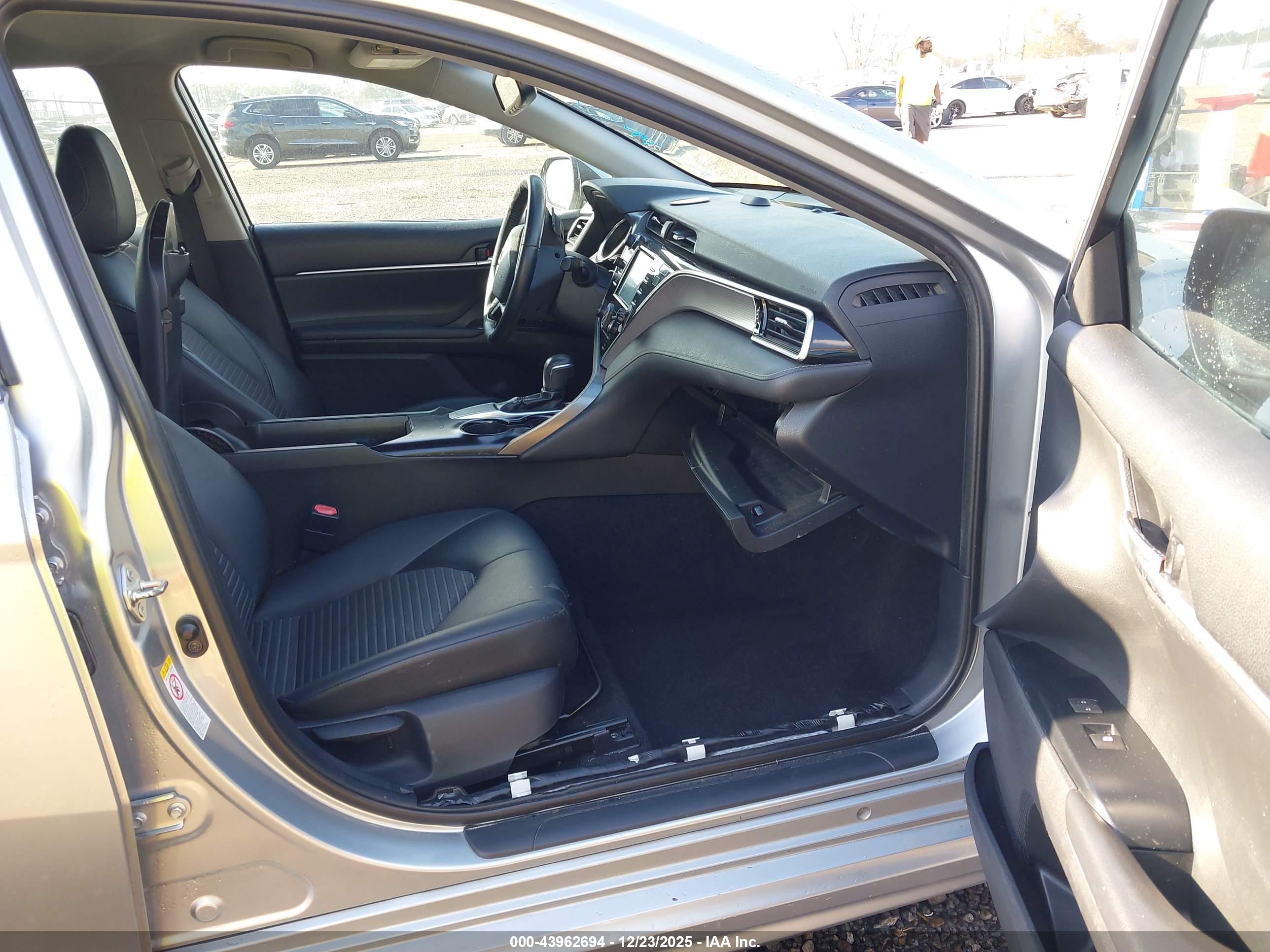 TOYOTA CAMRY image 5