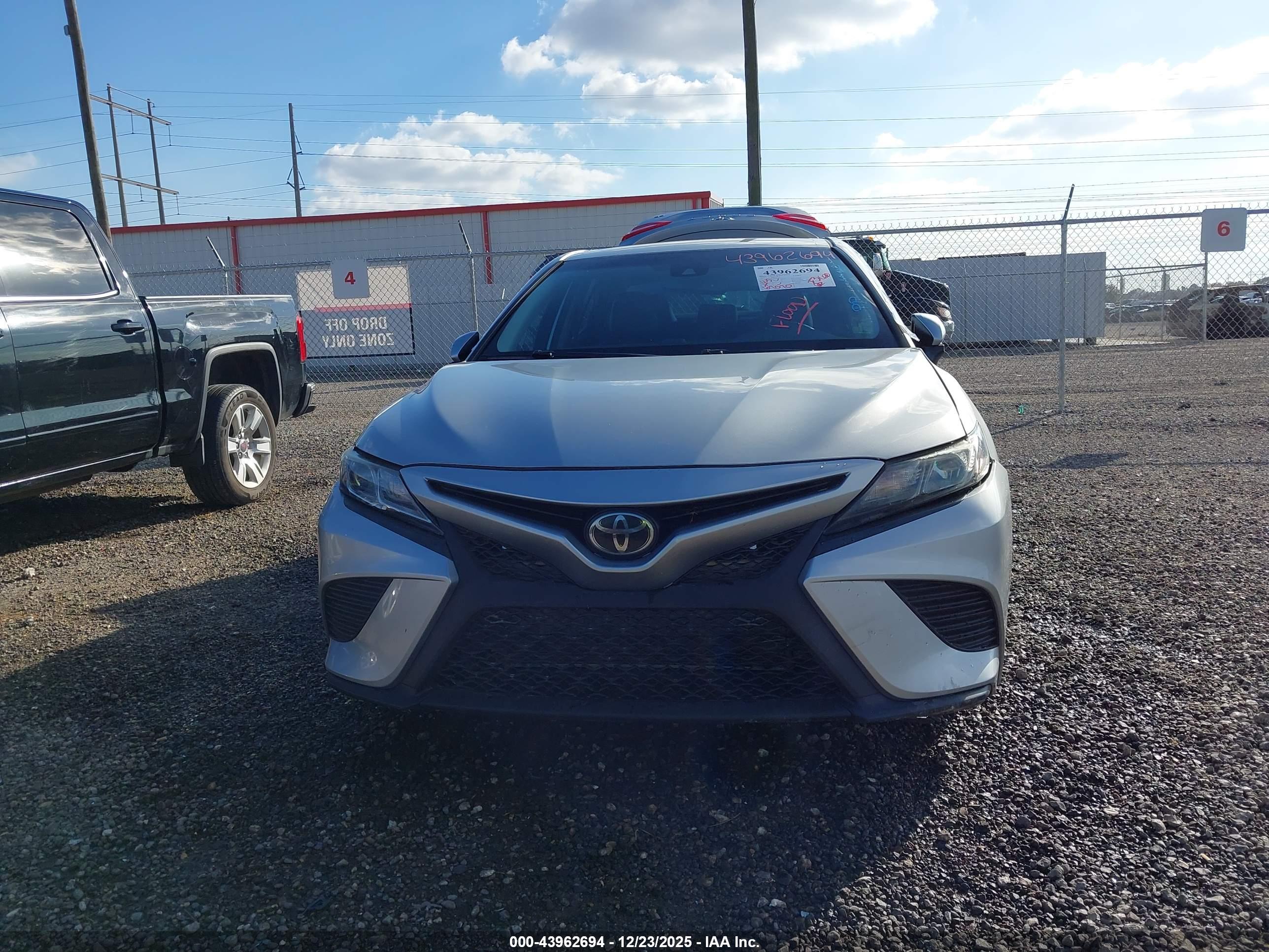 TOYOTA CAMRY image 6