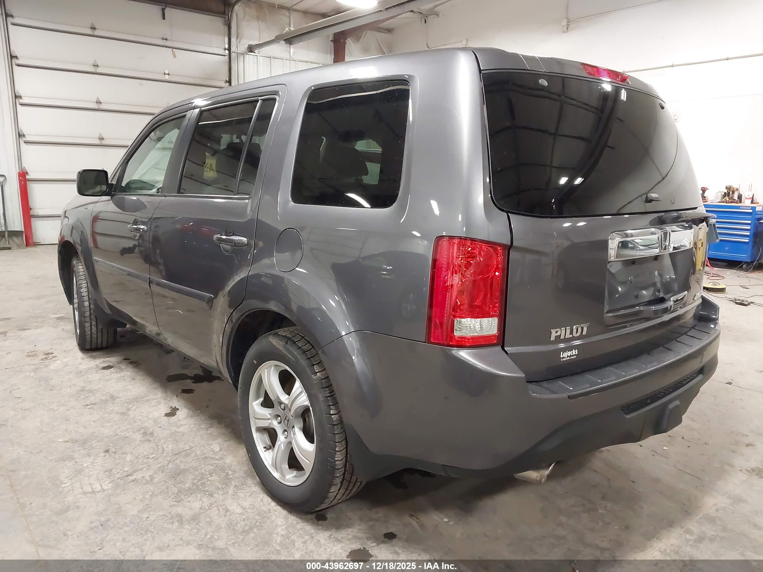 HONDA PILOT image 3