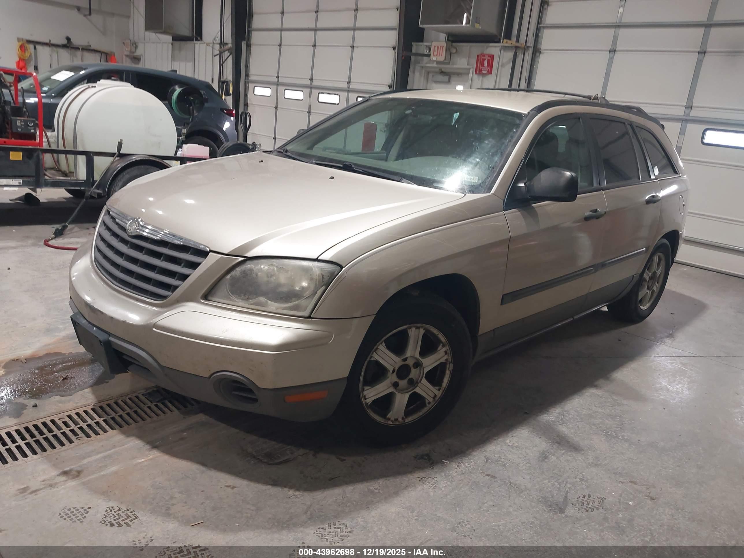 CHRYSLER PACIFICA image 2