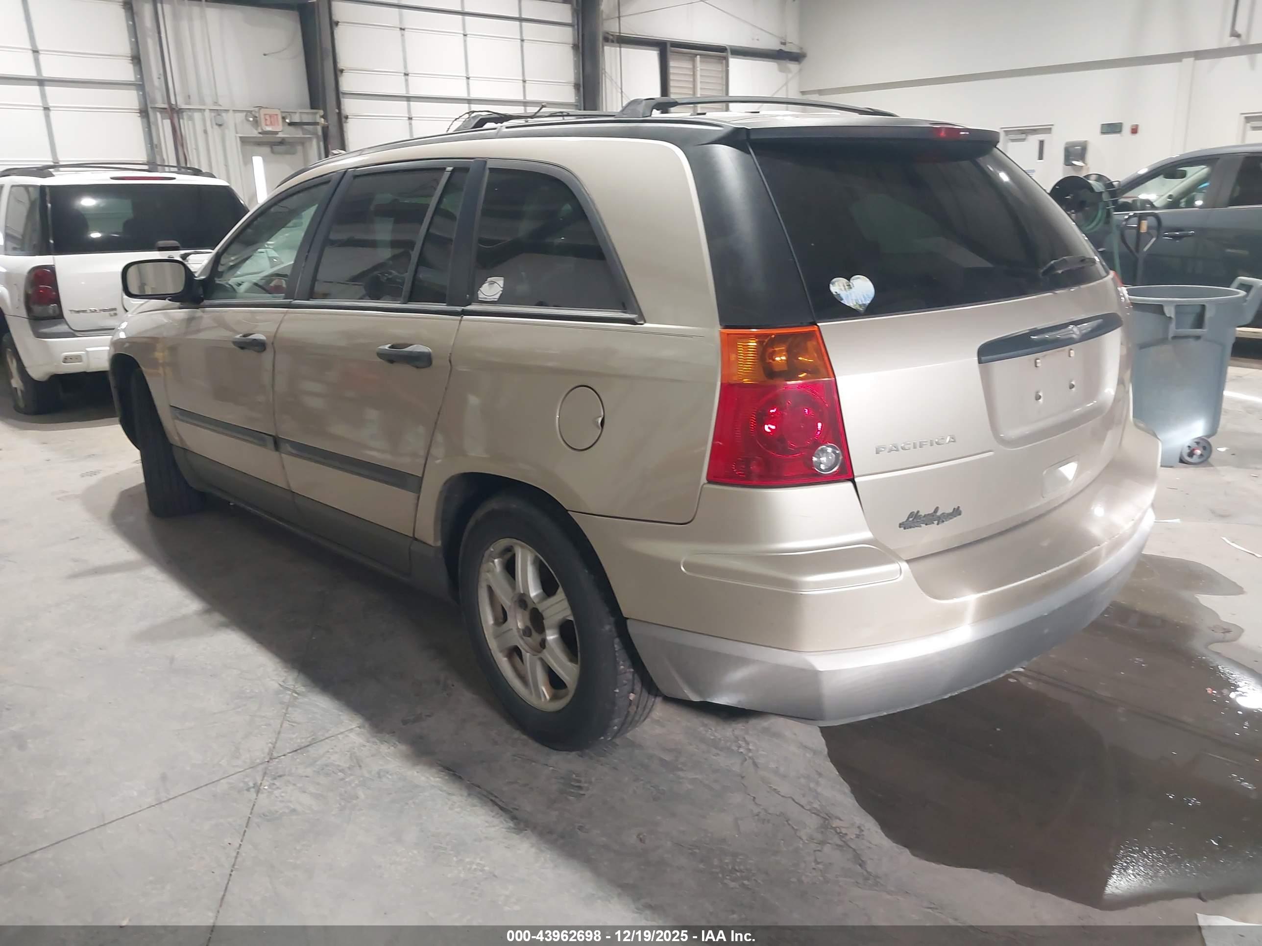 CHRYSLER PACIFICA image 3