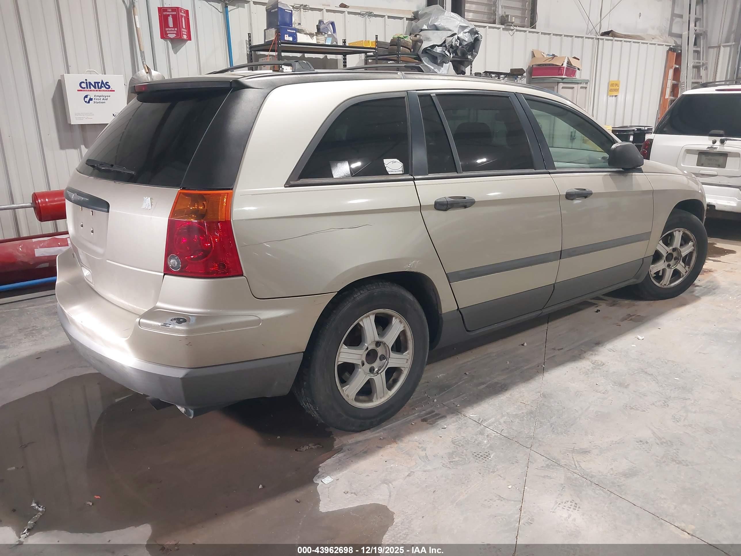 CHRYSLER PACIFICA image 4