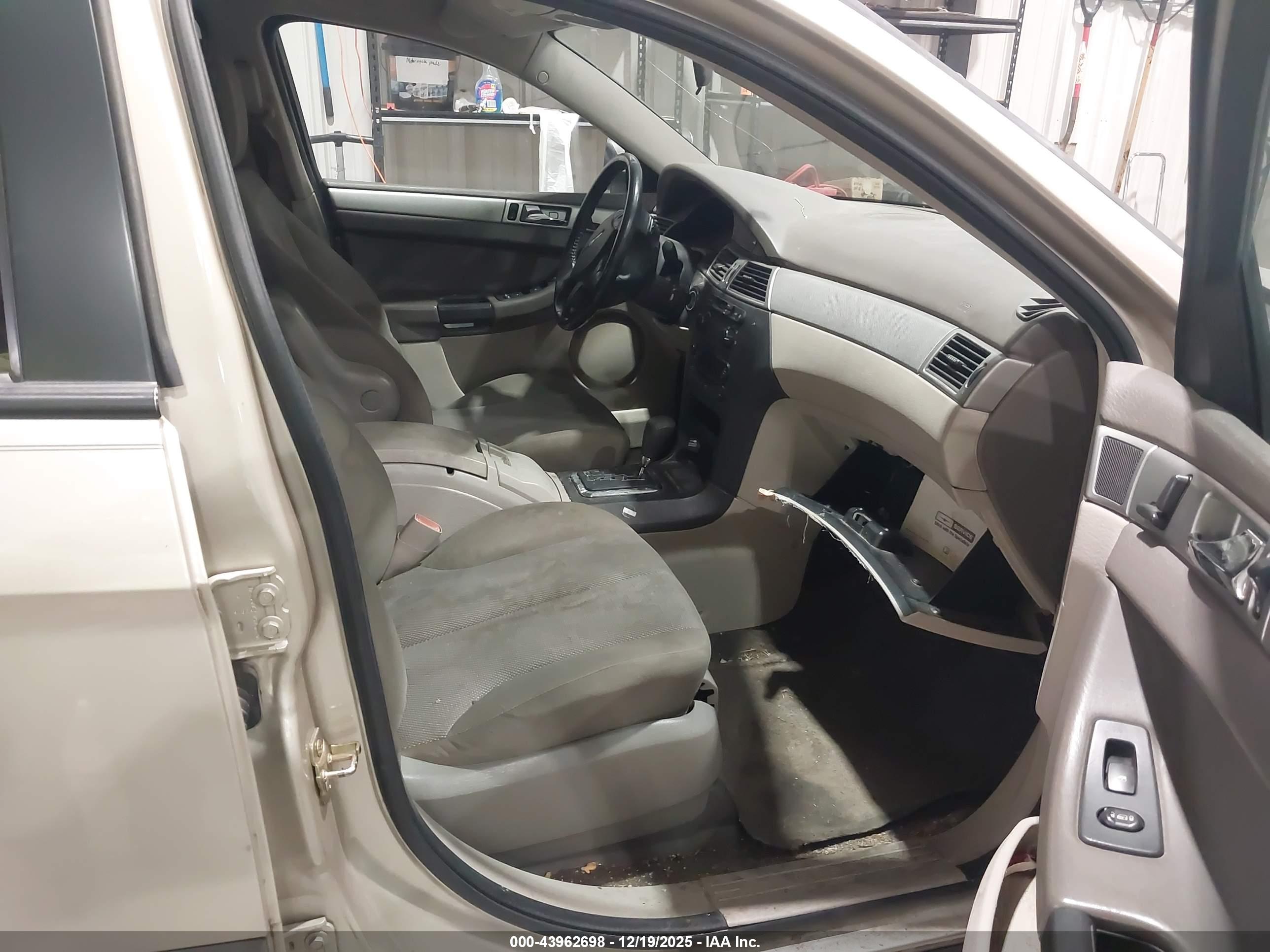 CHRYSLER PACIFICA image 5