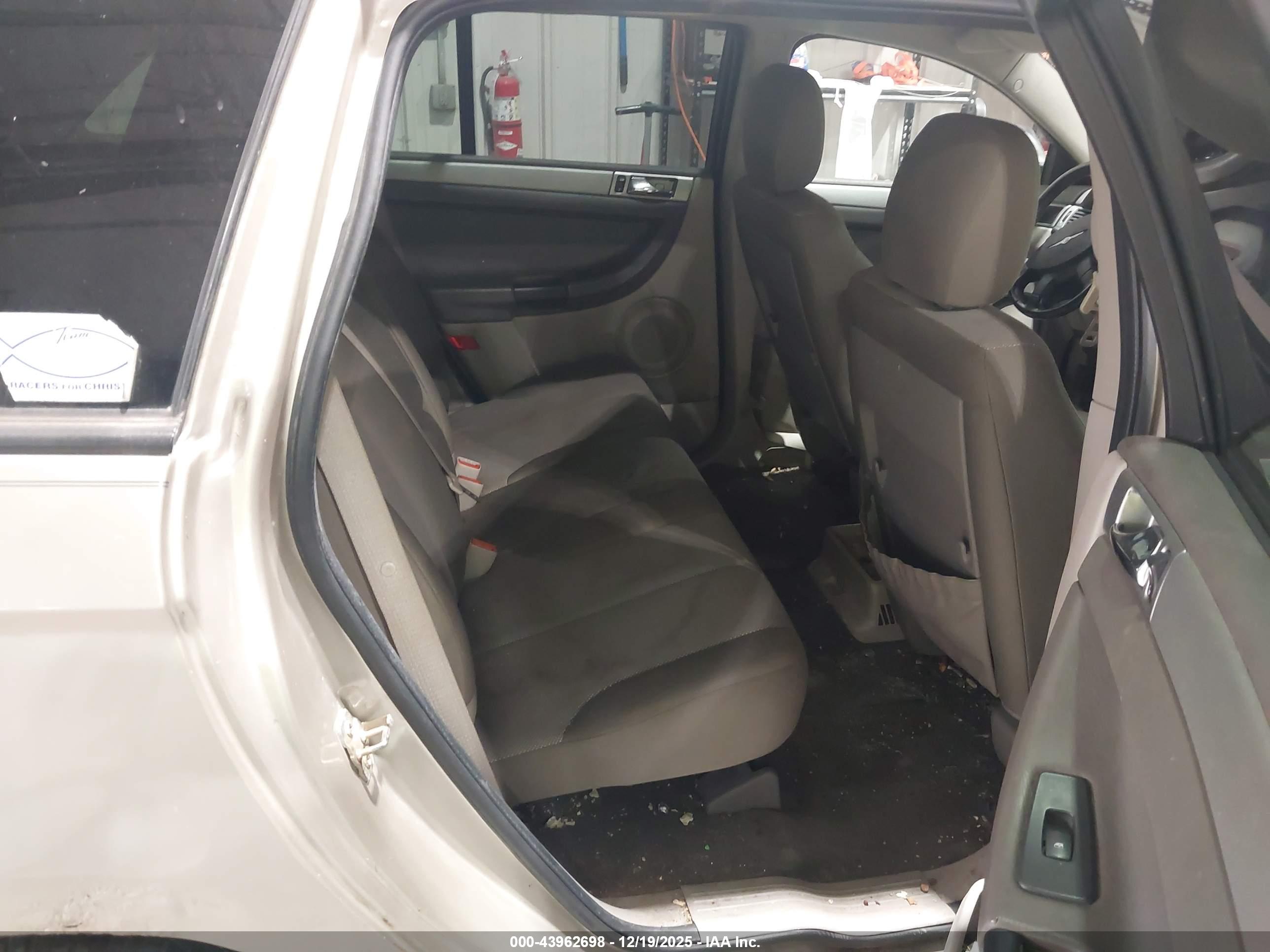 CHRYSLER PACIFICA image 8
