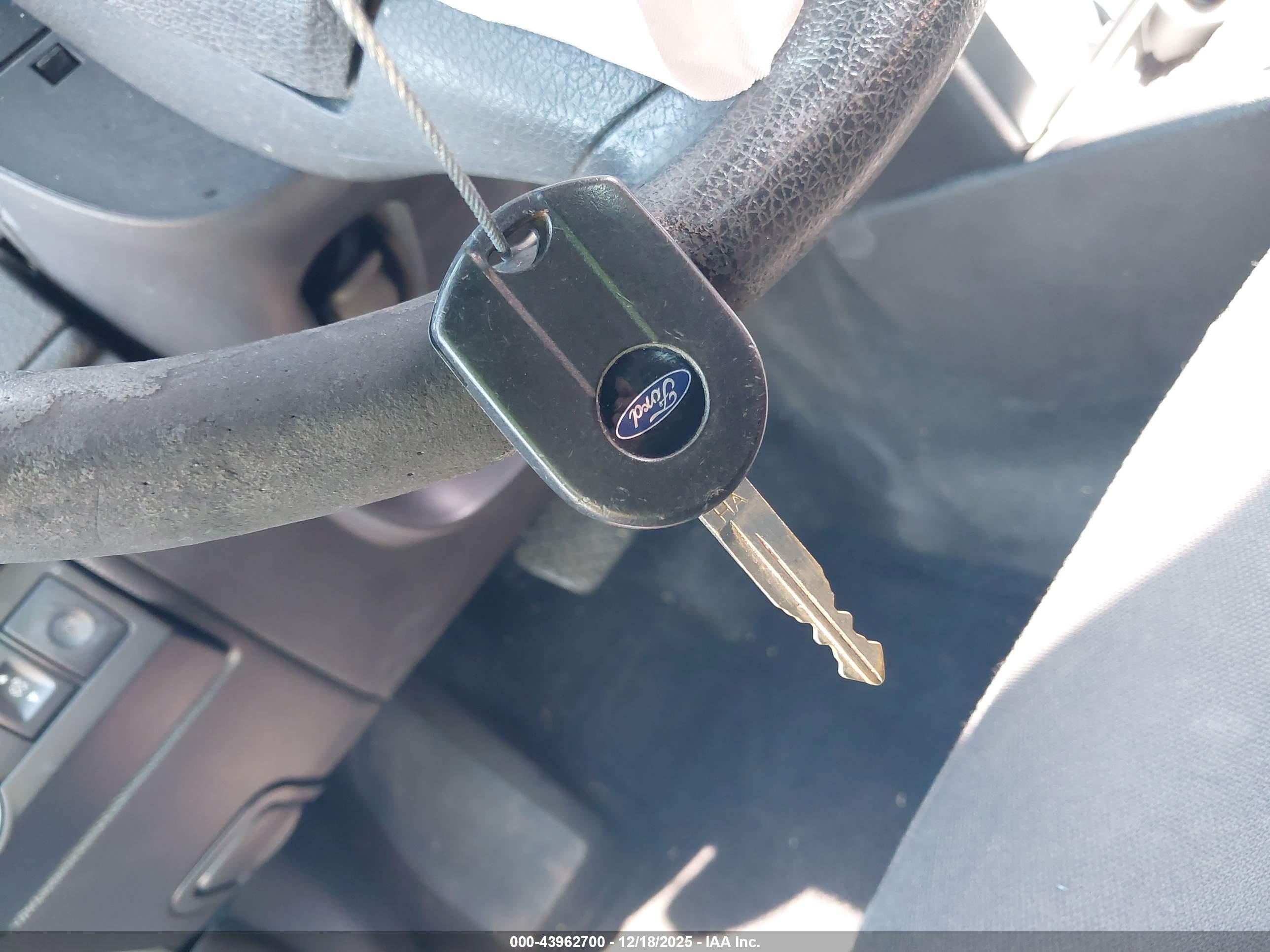 FORD FUSION image 11