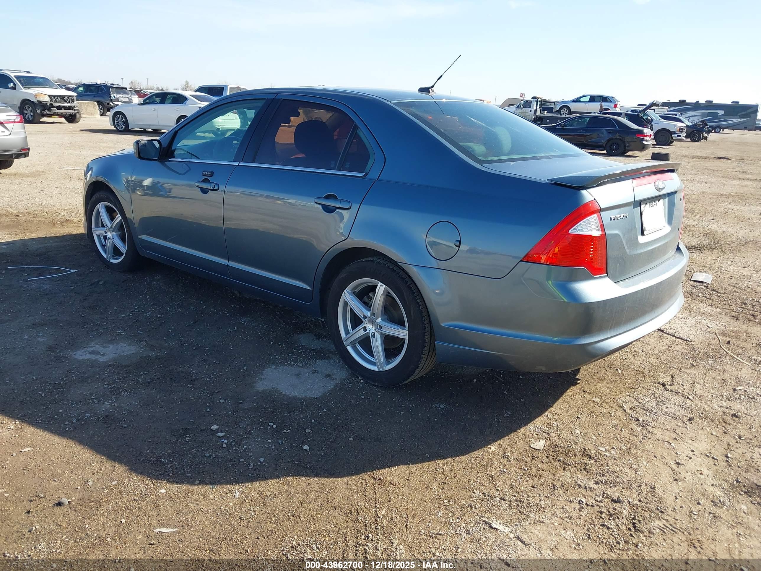 FORD FUSION image 3