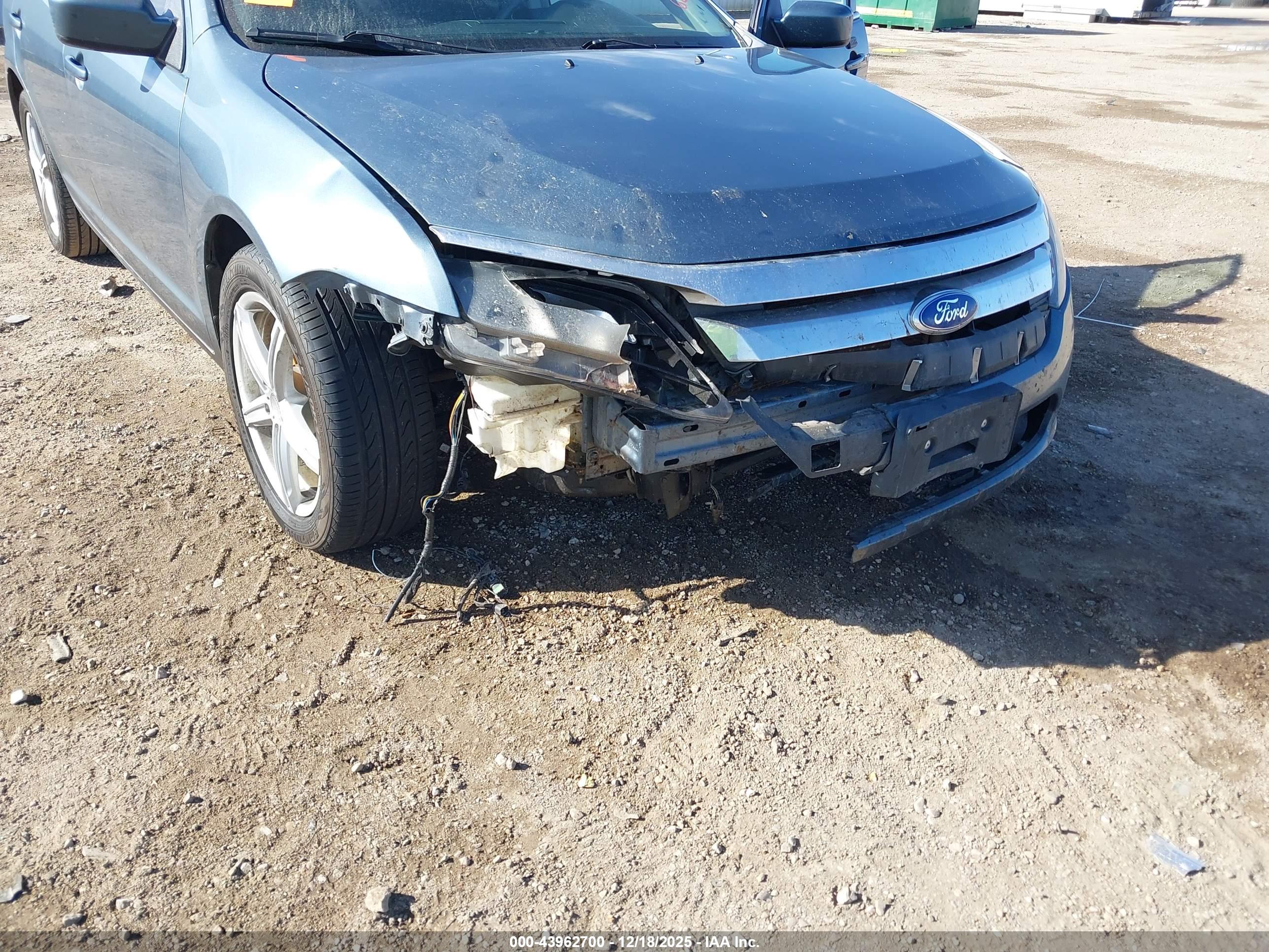 FORD FUSION image 6