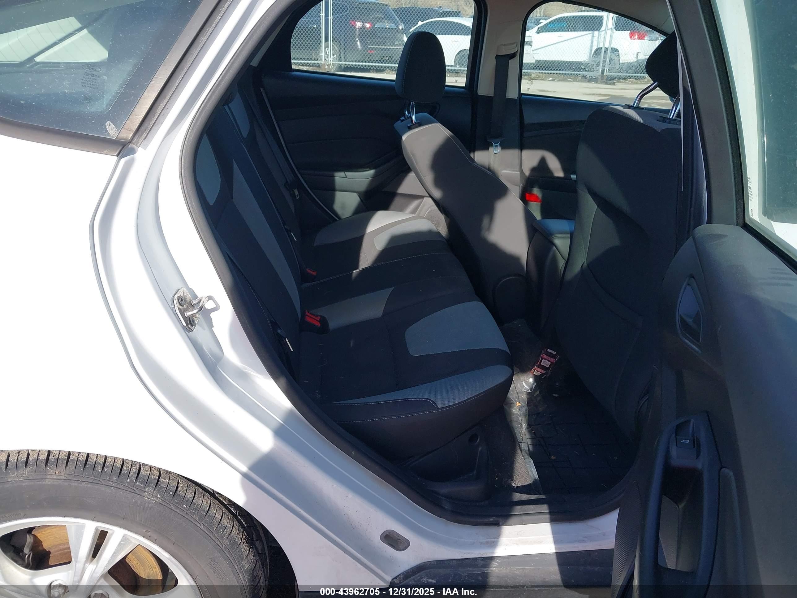 FORD FOCUS image 8