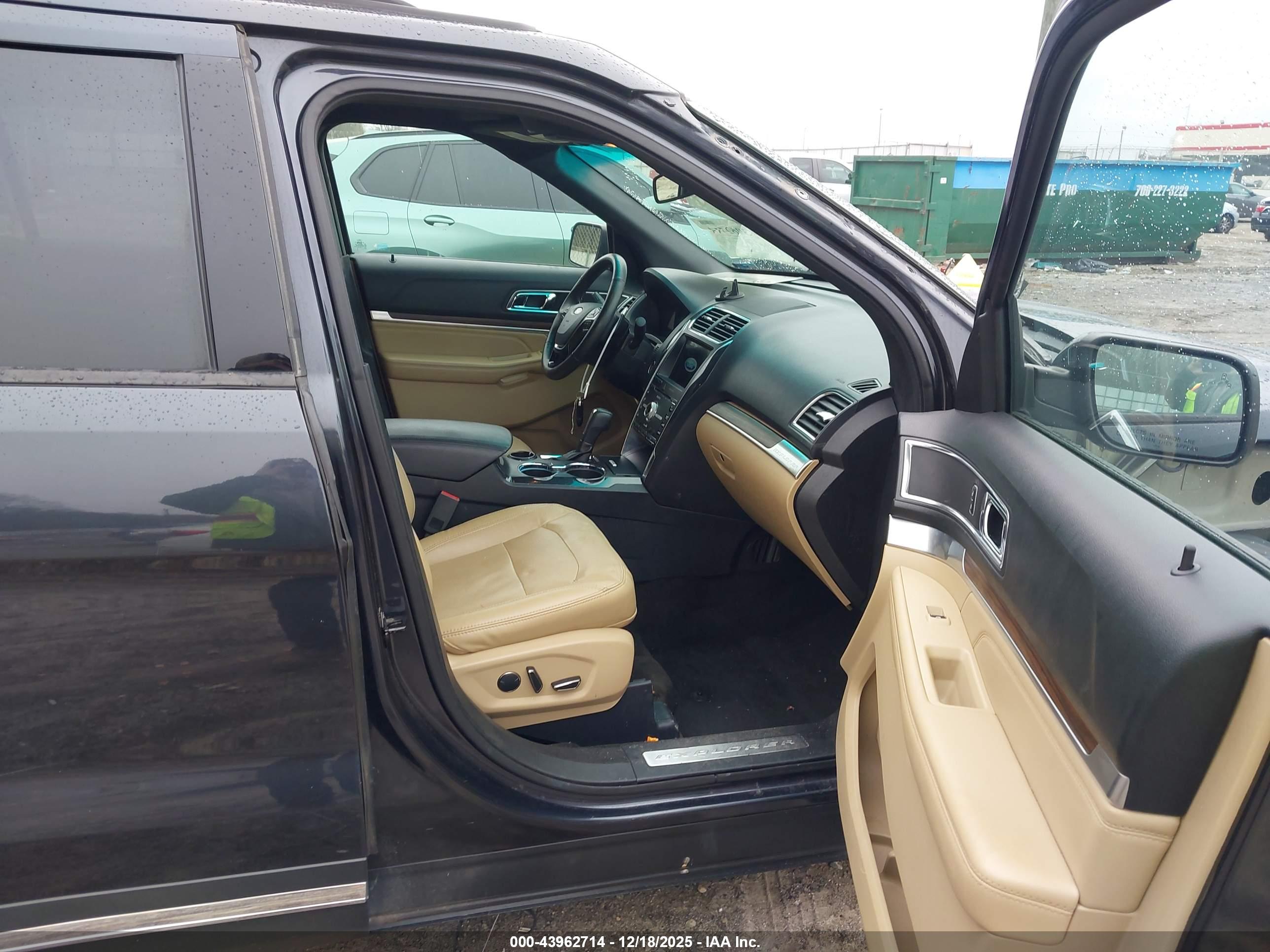 FORD EXPLORER image 5