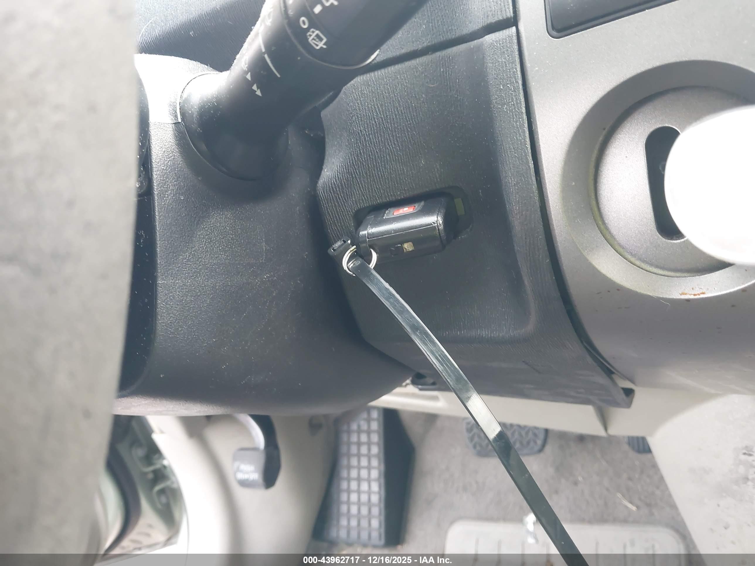TOYOTA PRIUS image 11