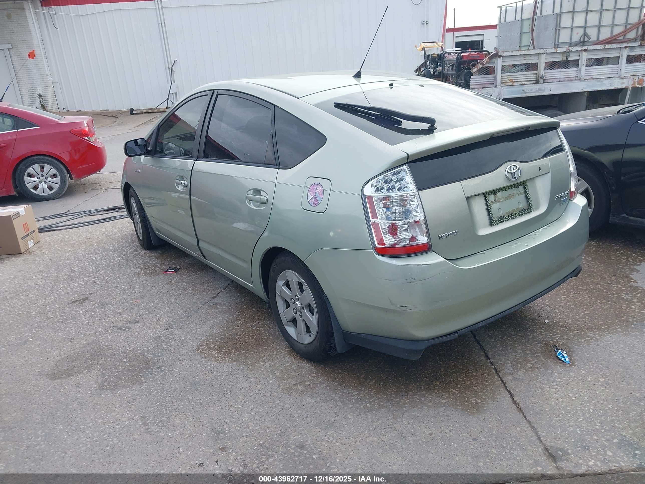 TOYOTA PRIUS image 3
