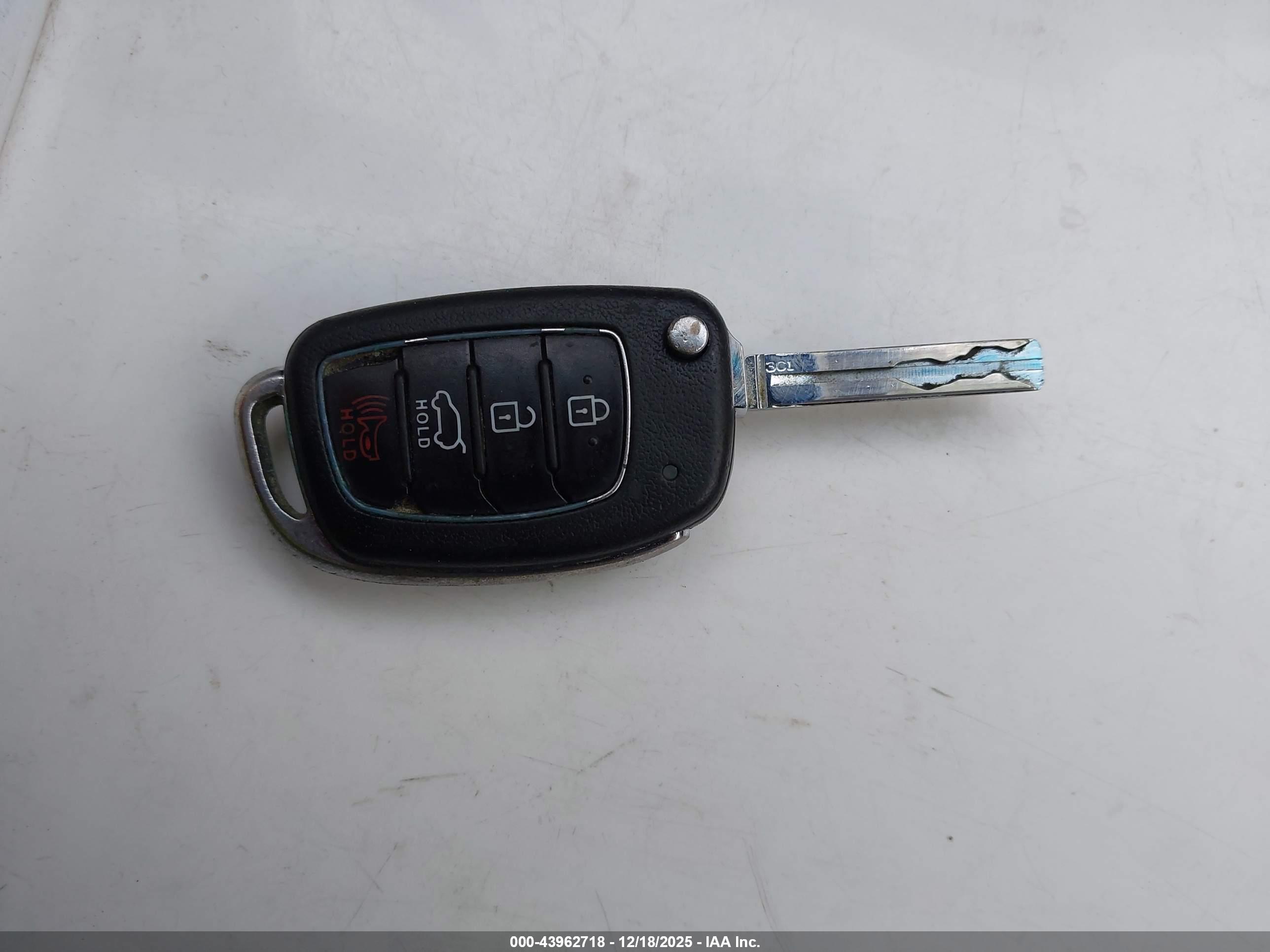 HYUNDAI TUCSON image 11