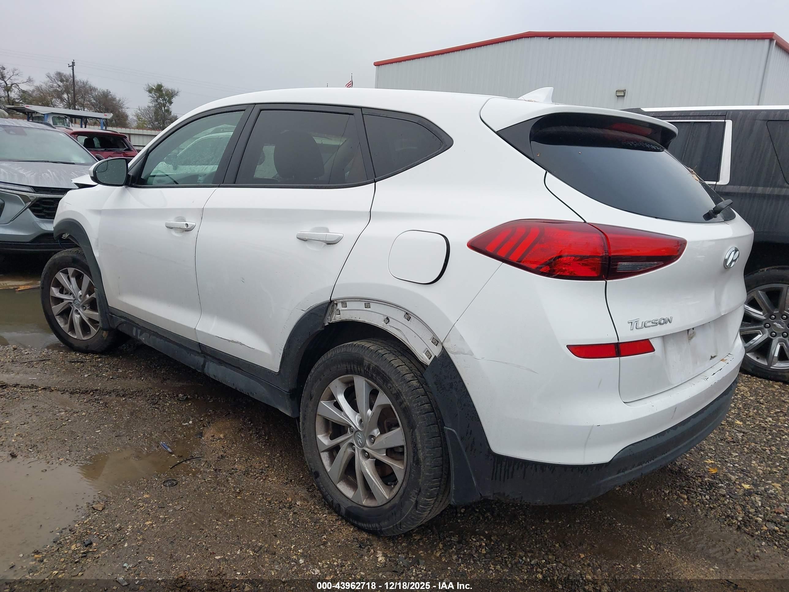 HYUNDAI TUCSON image 3