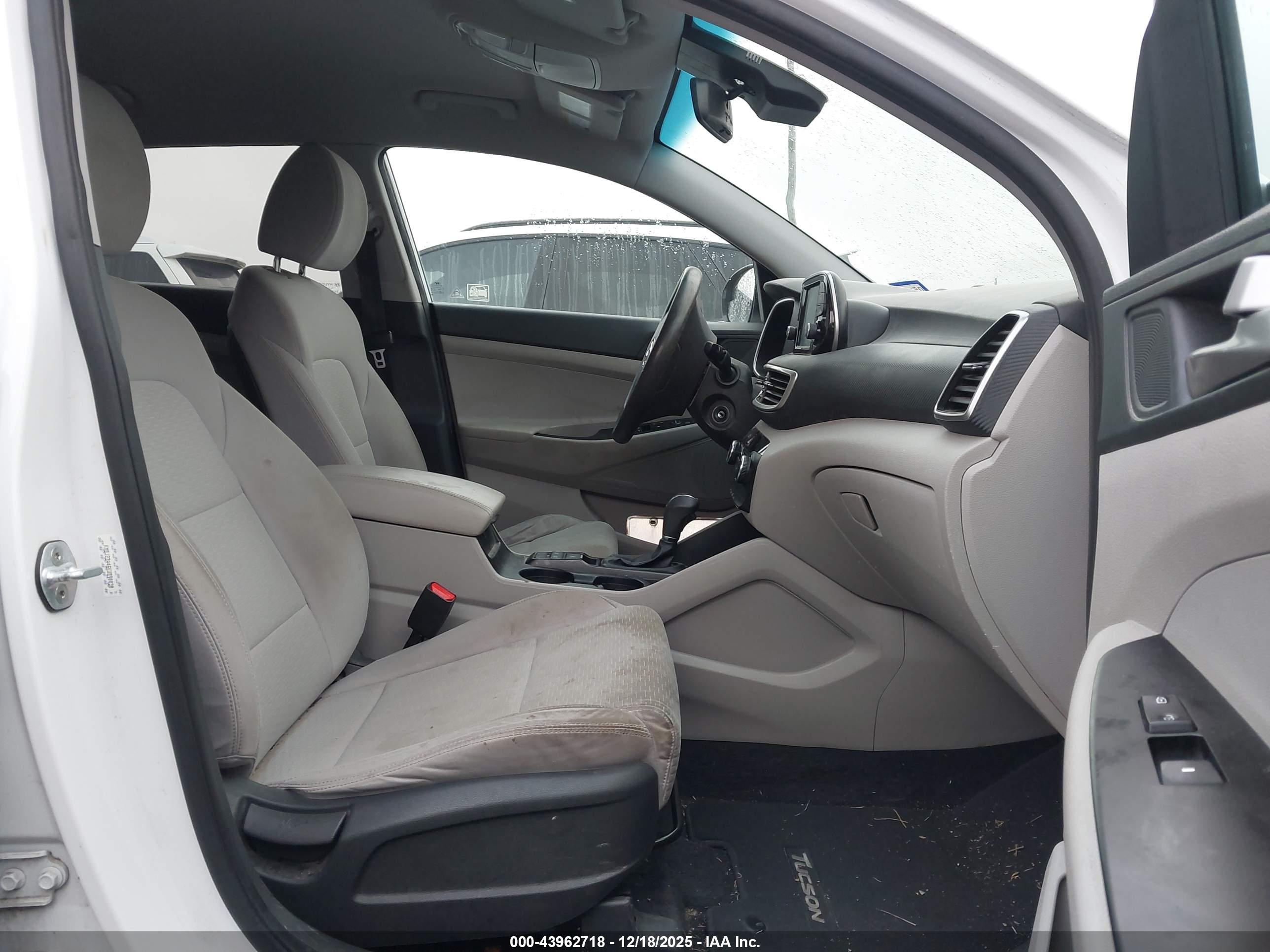 HYUNDAI TUCSON image 5