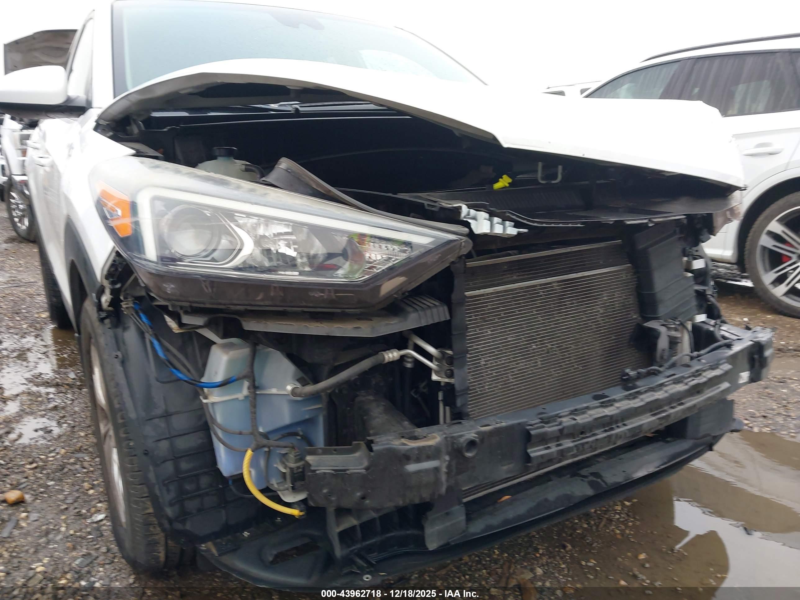 HYUNDAI TUCSON image 6