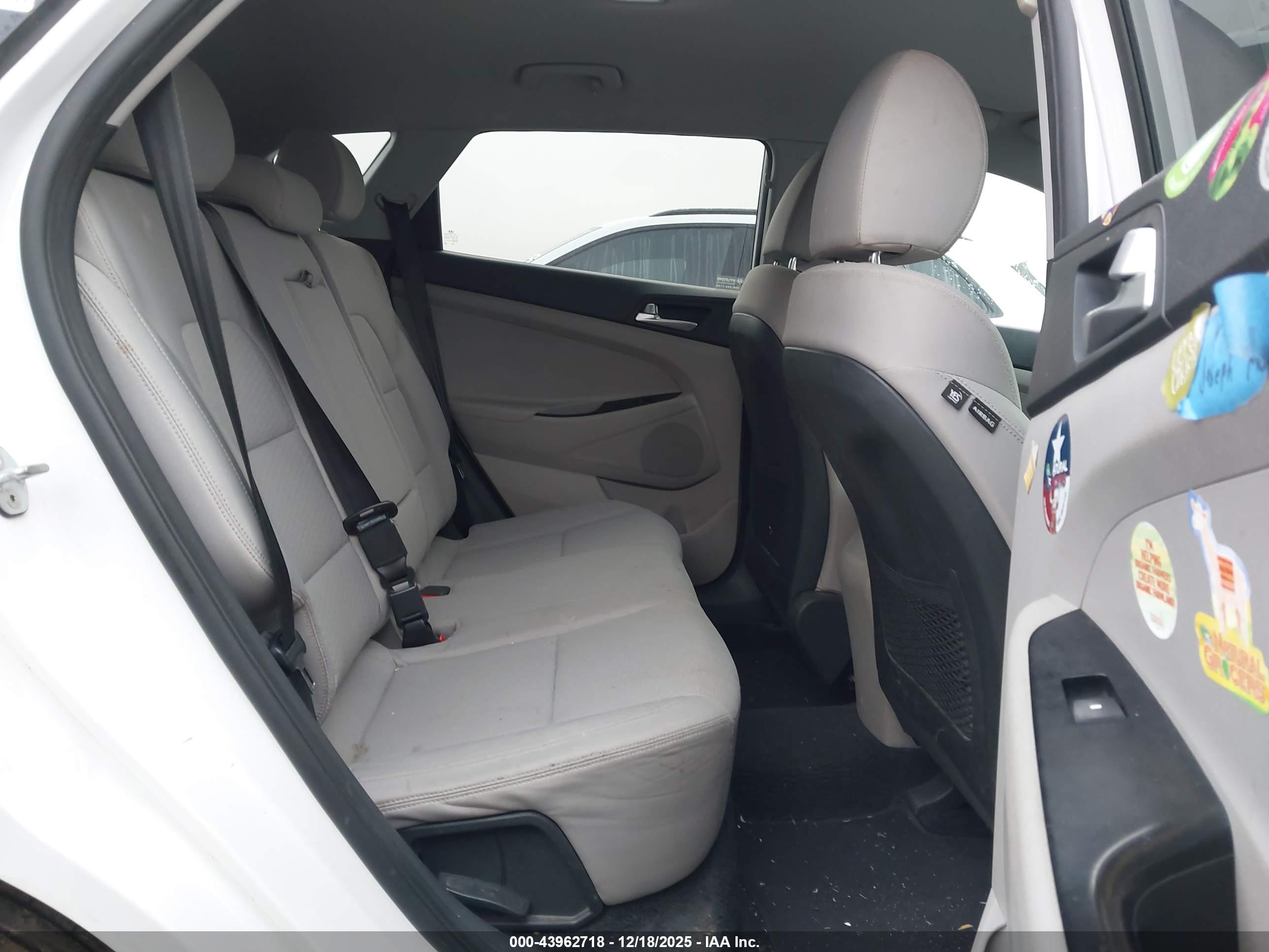 HYUNDAI TUCSON image 8