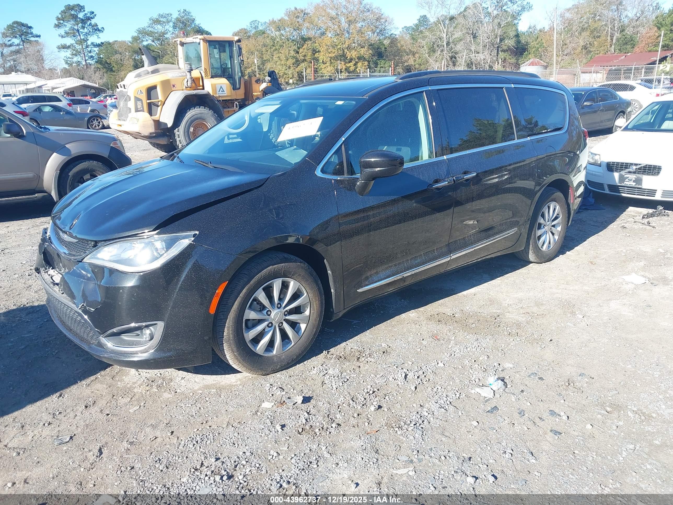 CHRYSLER PACIFICA image 2