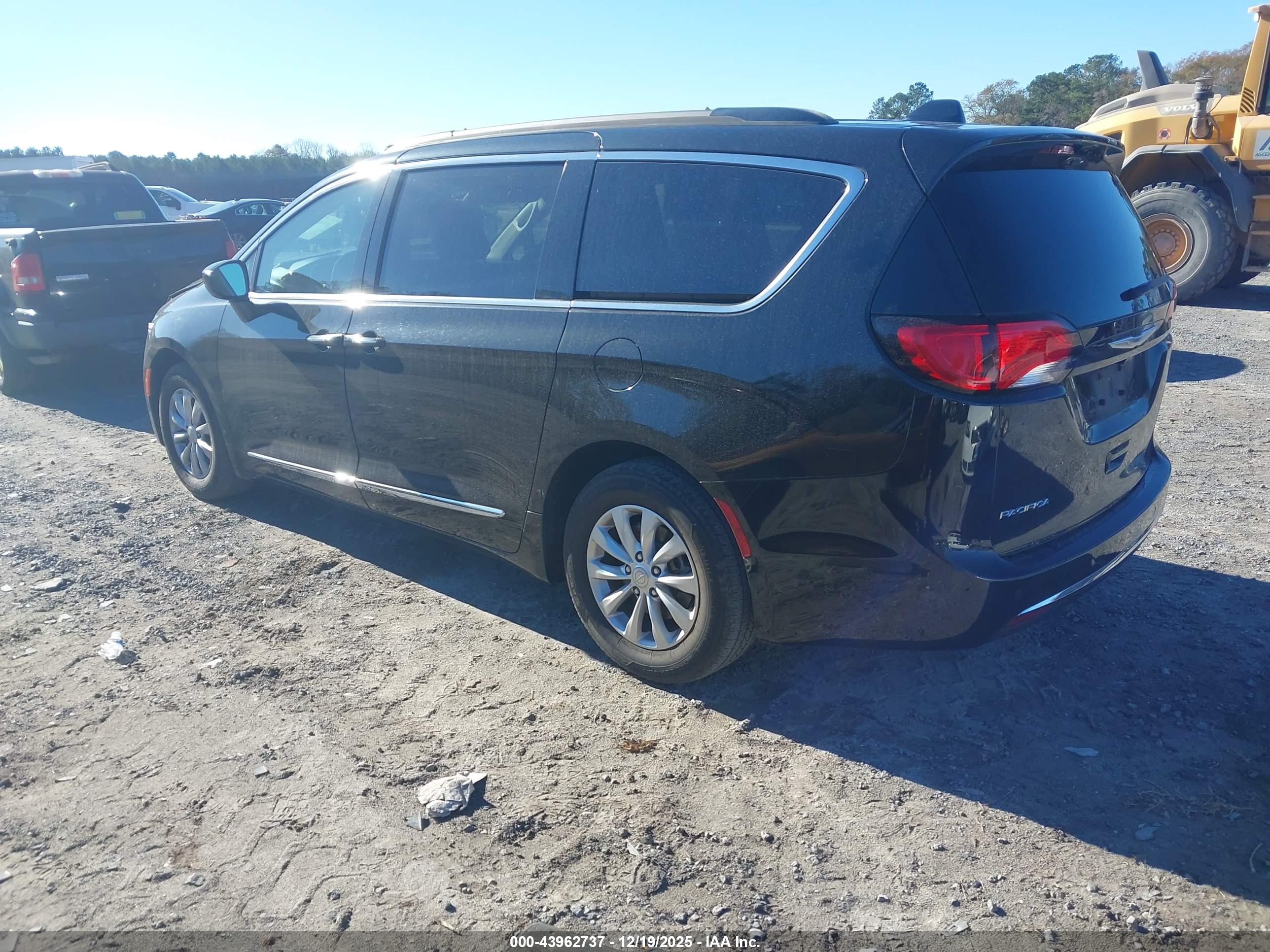 CHRYSLER PACIFICA image 3