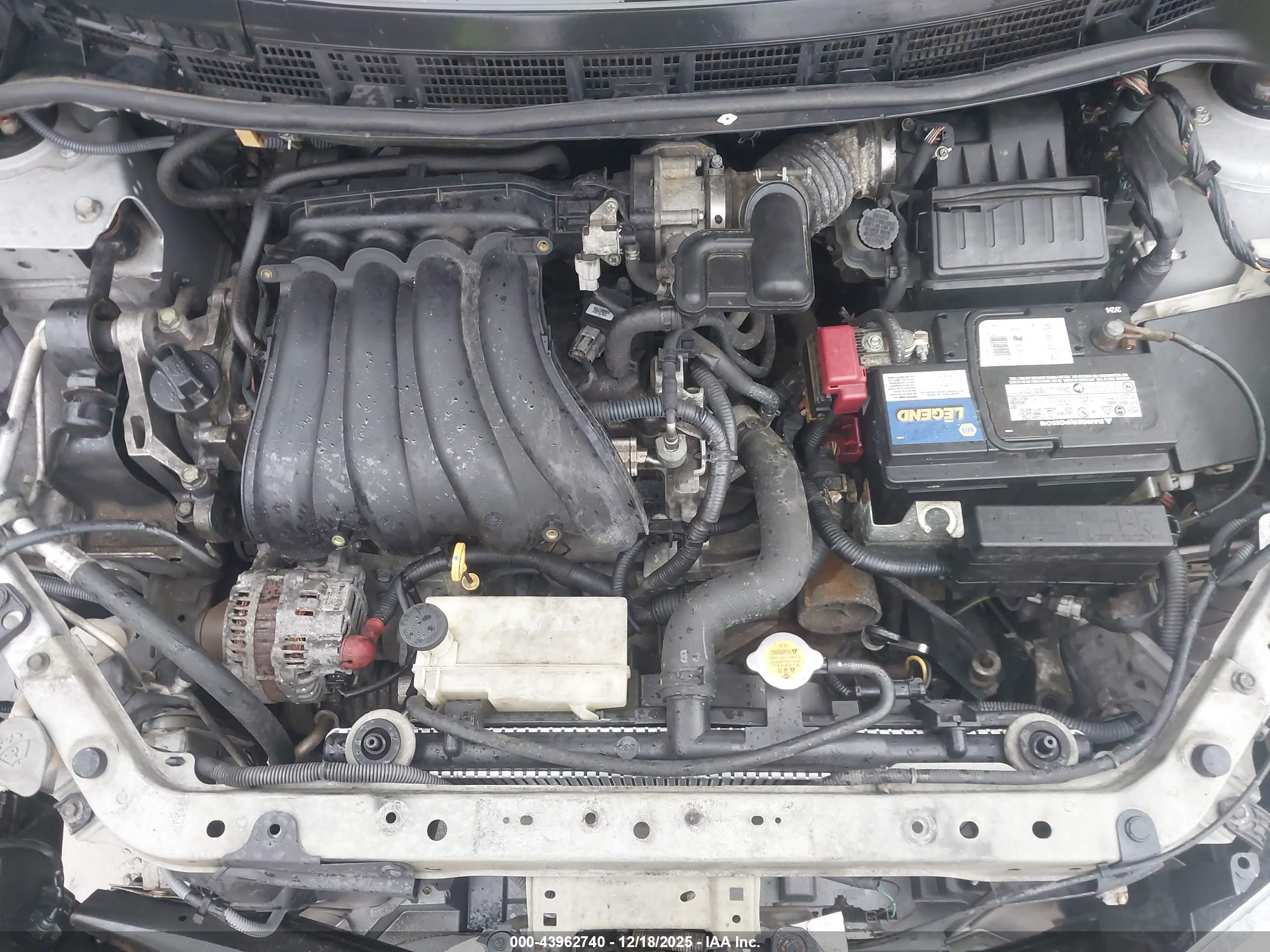 NISSAN VERSA image 10