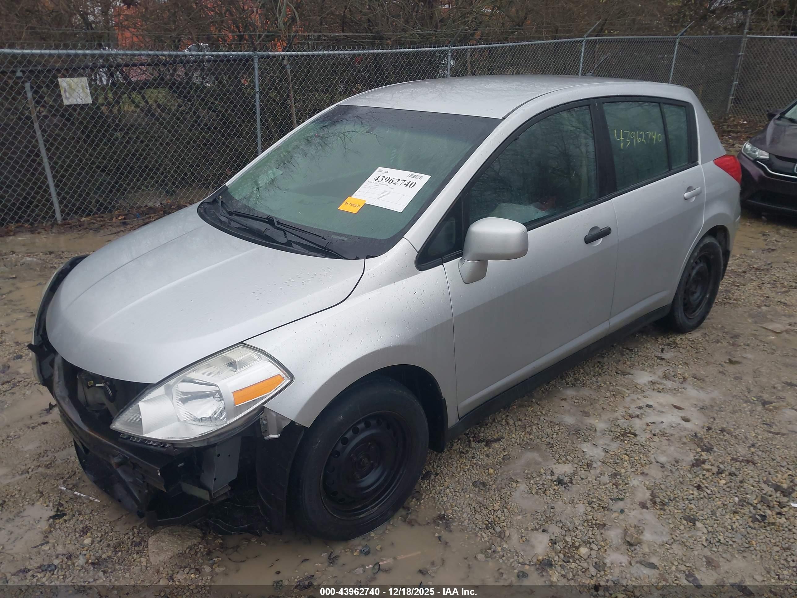 NISSAN VERSA image 2