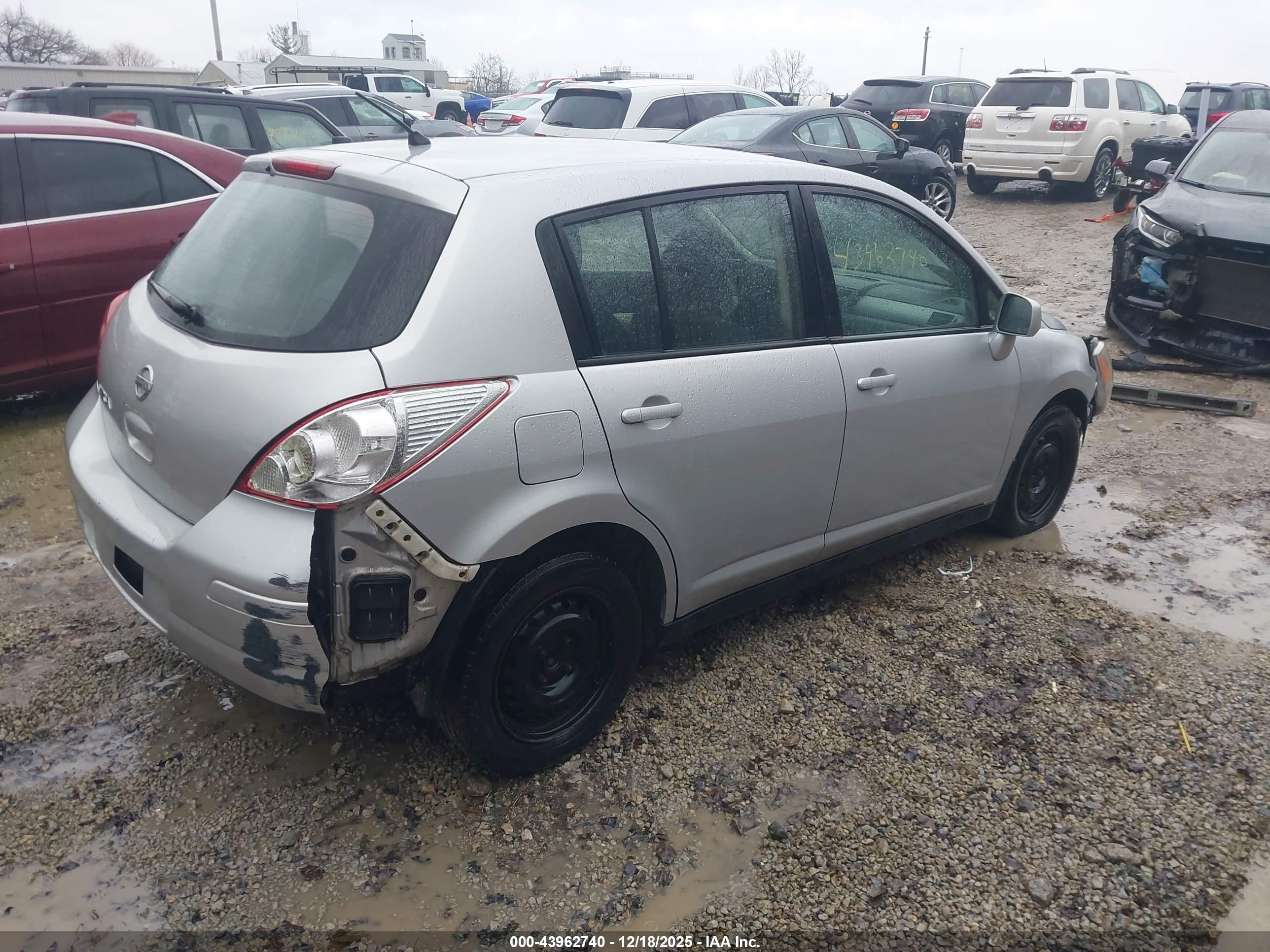 NISSAN VERSA image 4