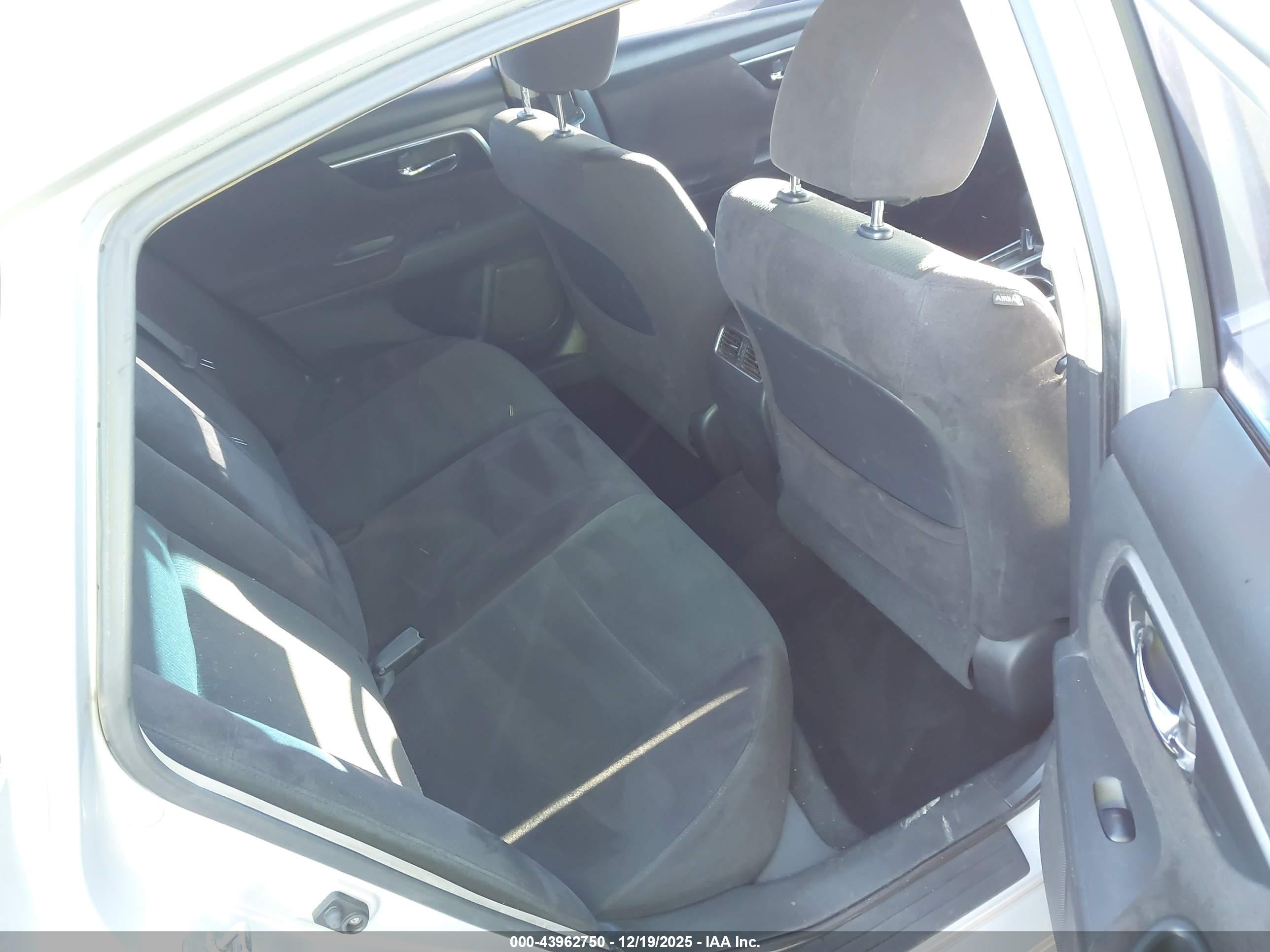 NISSAN ALTIMA image 8