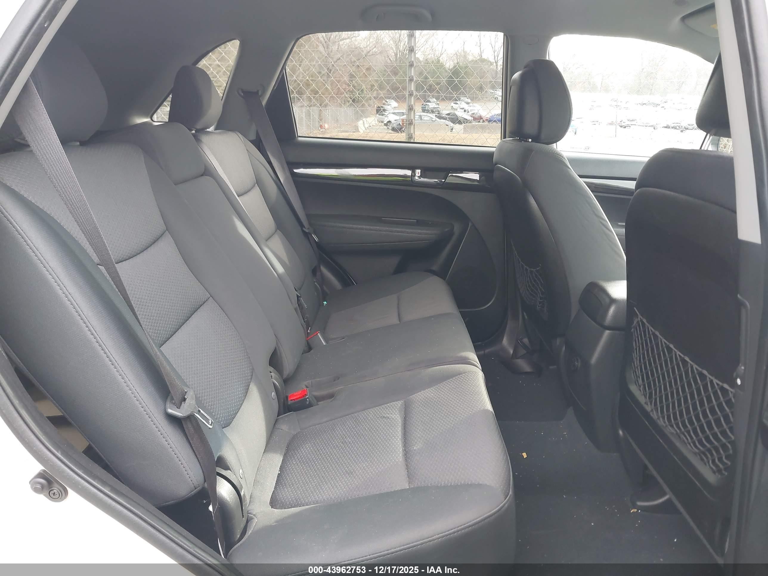 KIA SORENTO image 8