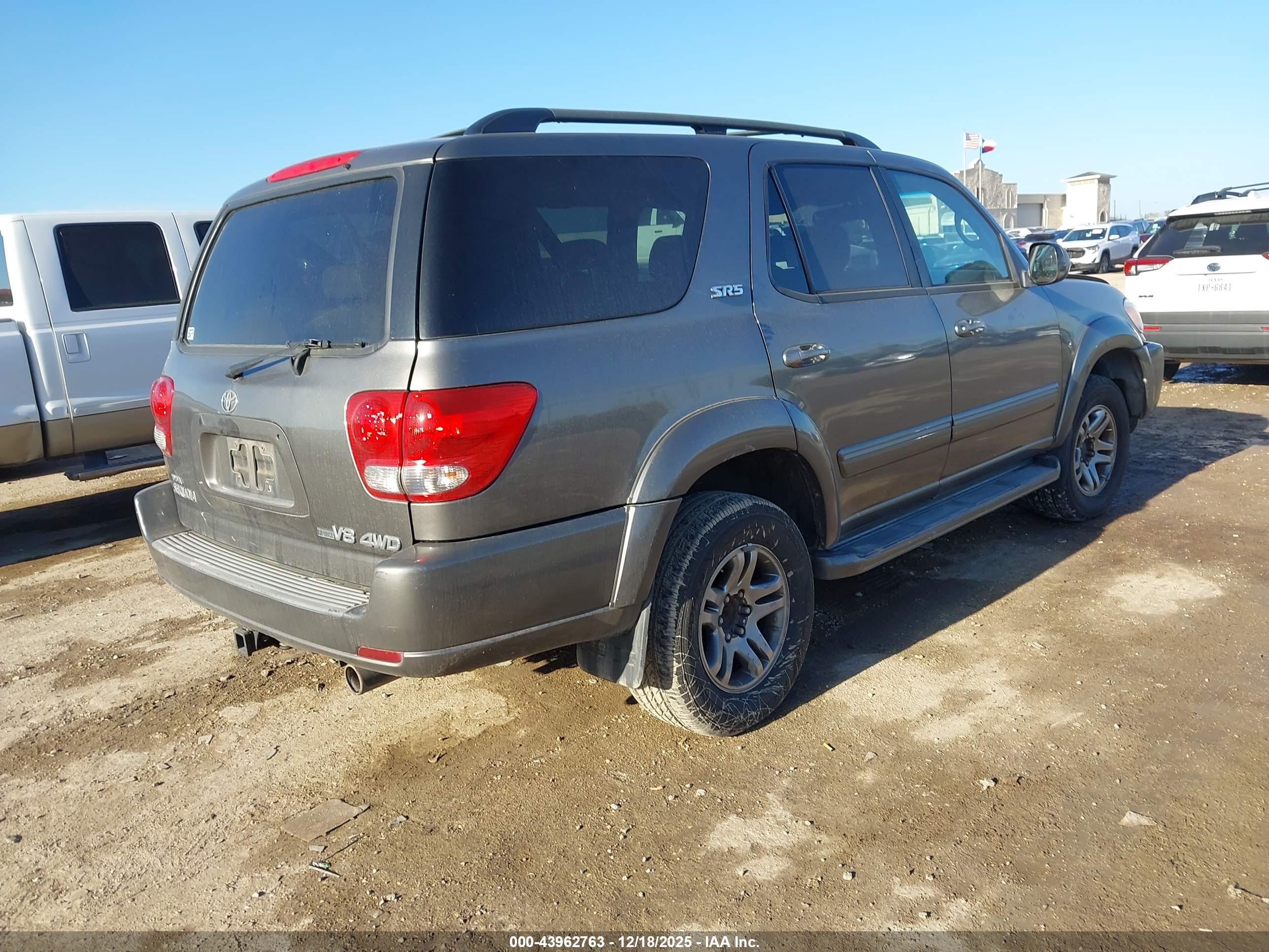 TOYOTA SEQUOIA image 4