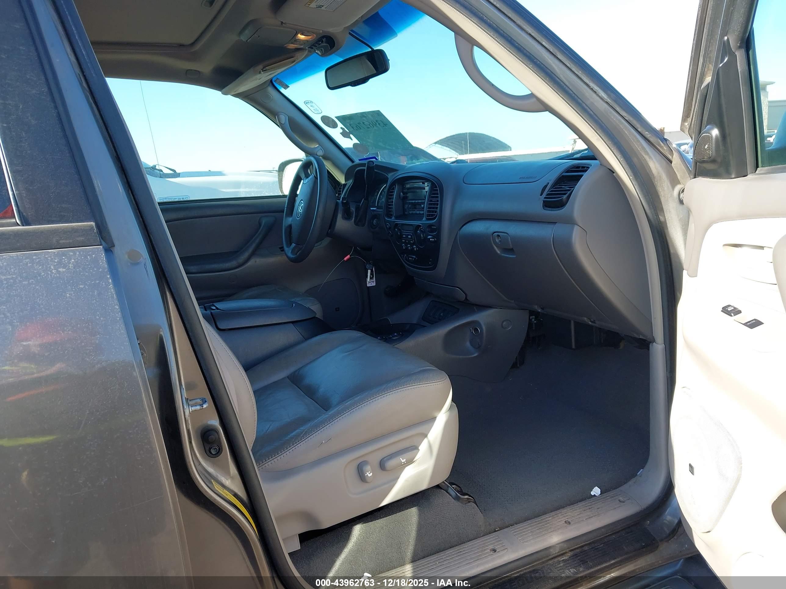 TOYOTA SEQUOIA image 5