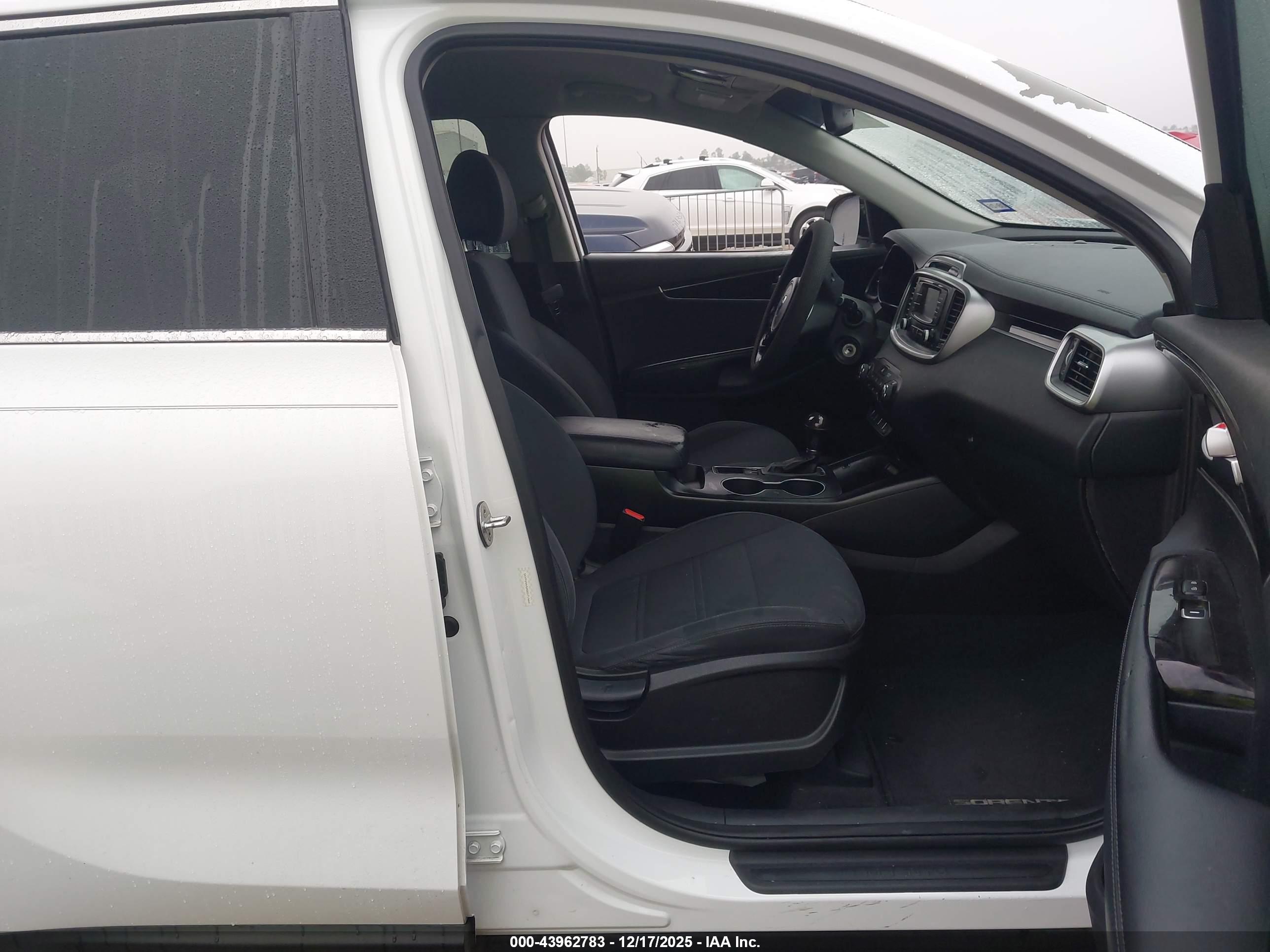 KIA SORENTO image 5