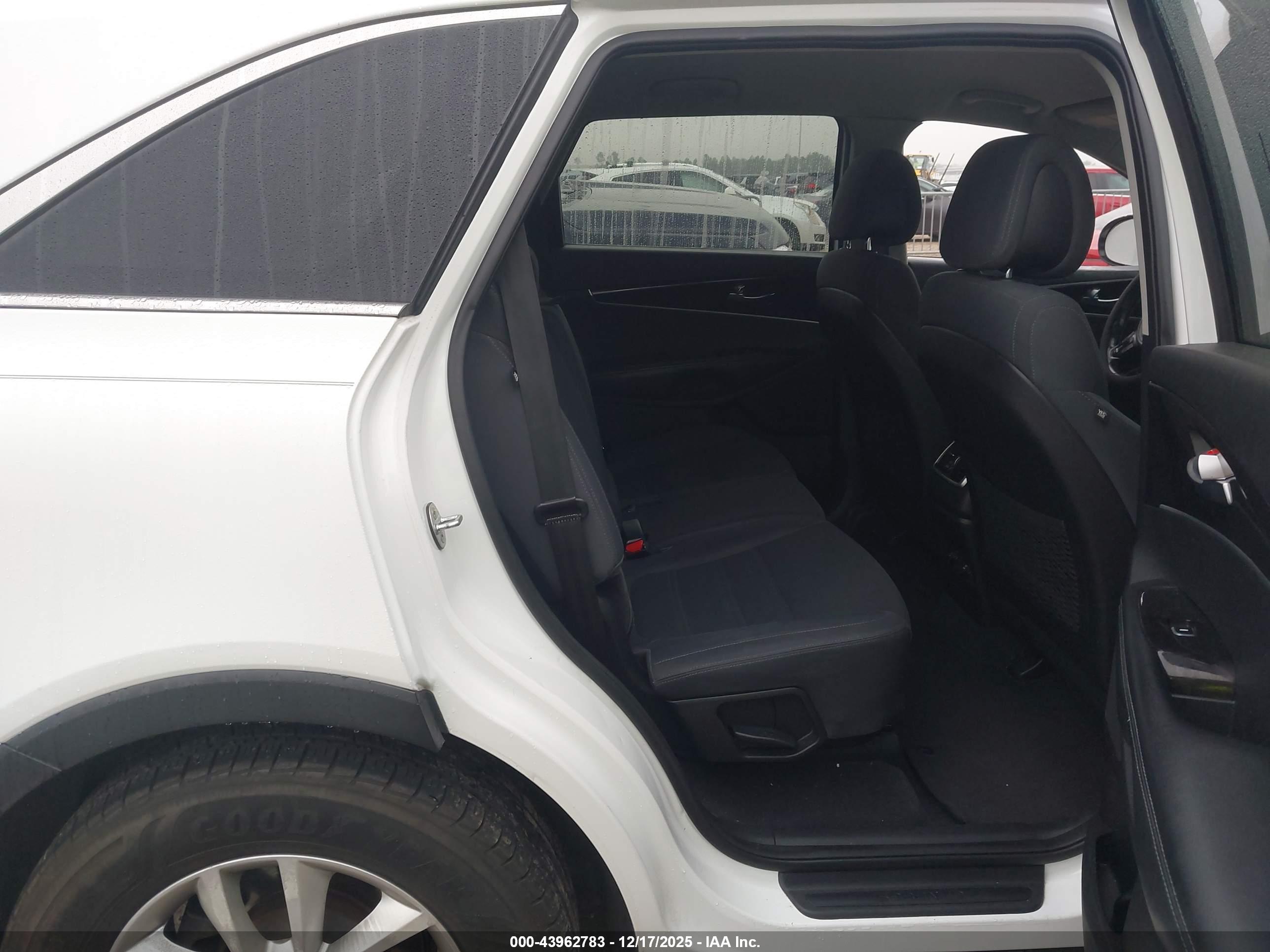 KIA SORENTO image 8