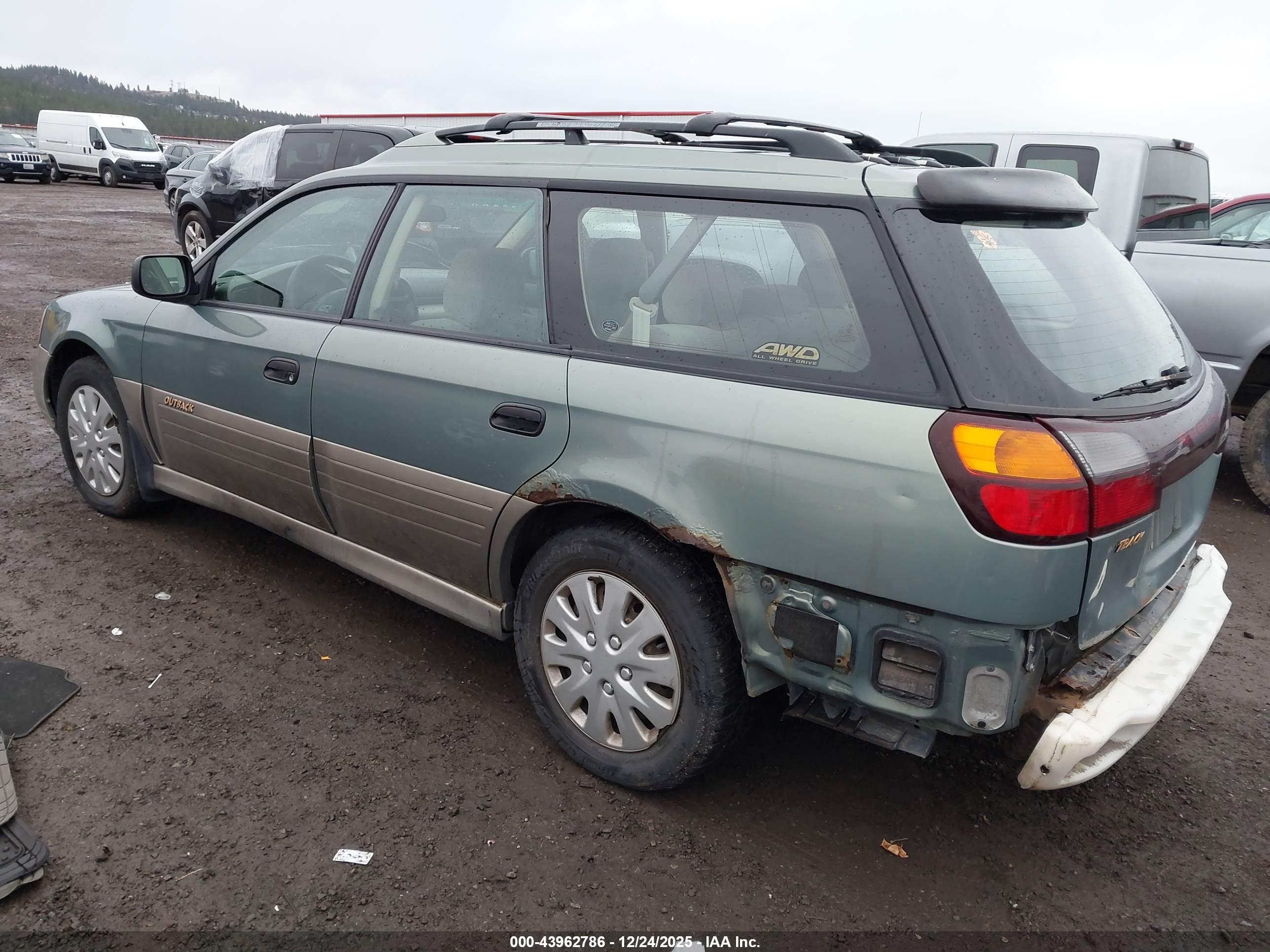 SUBARU OUTBACK image 3