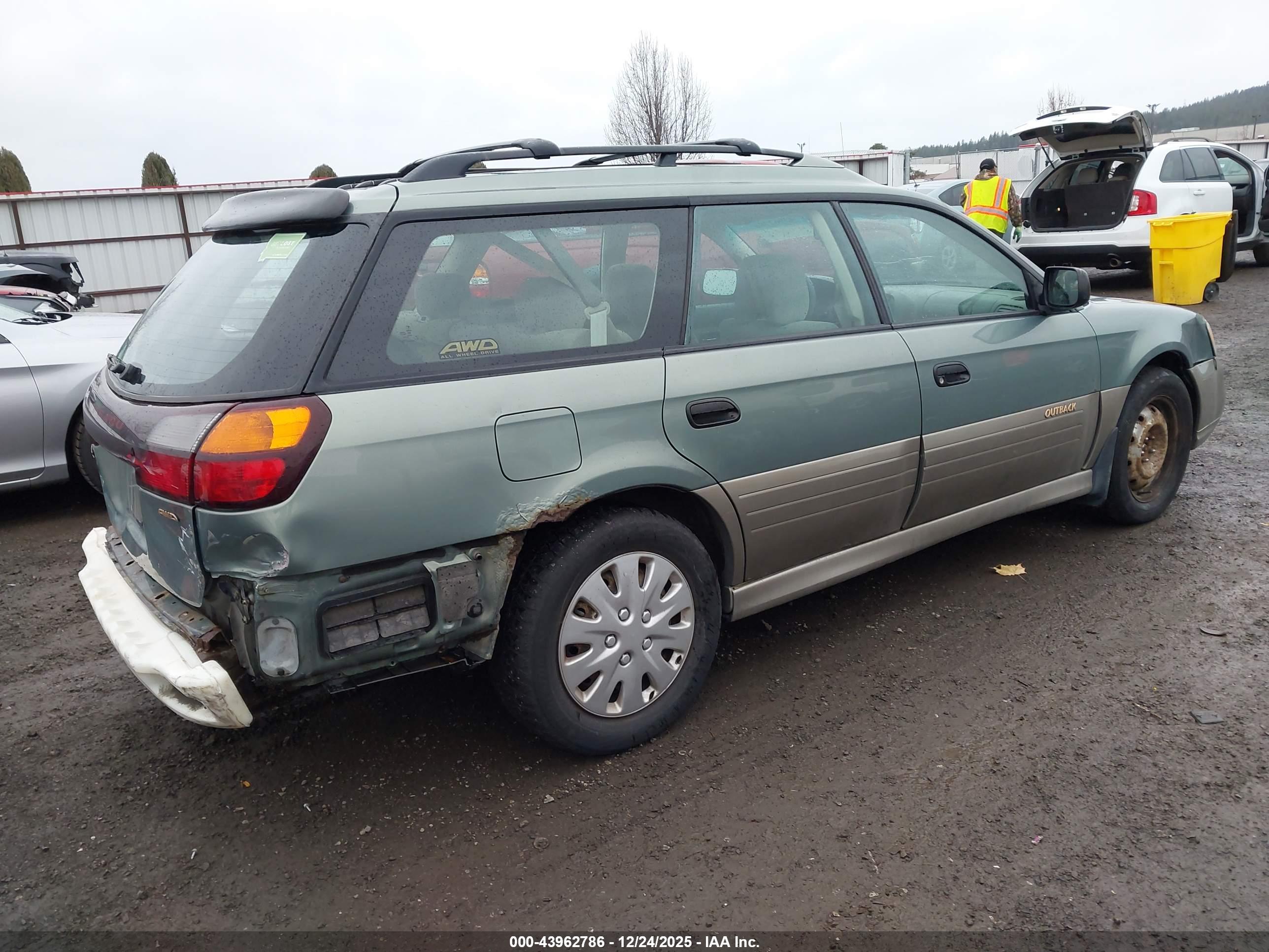 SUBARU OUTBACK image 4