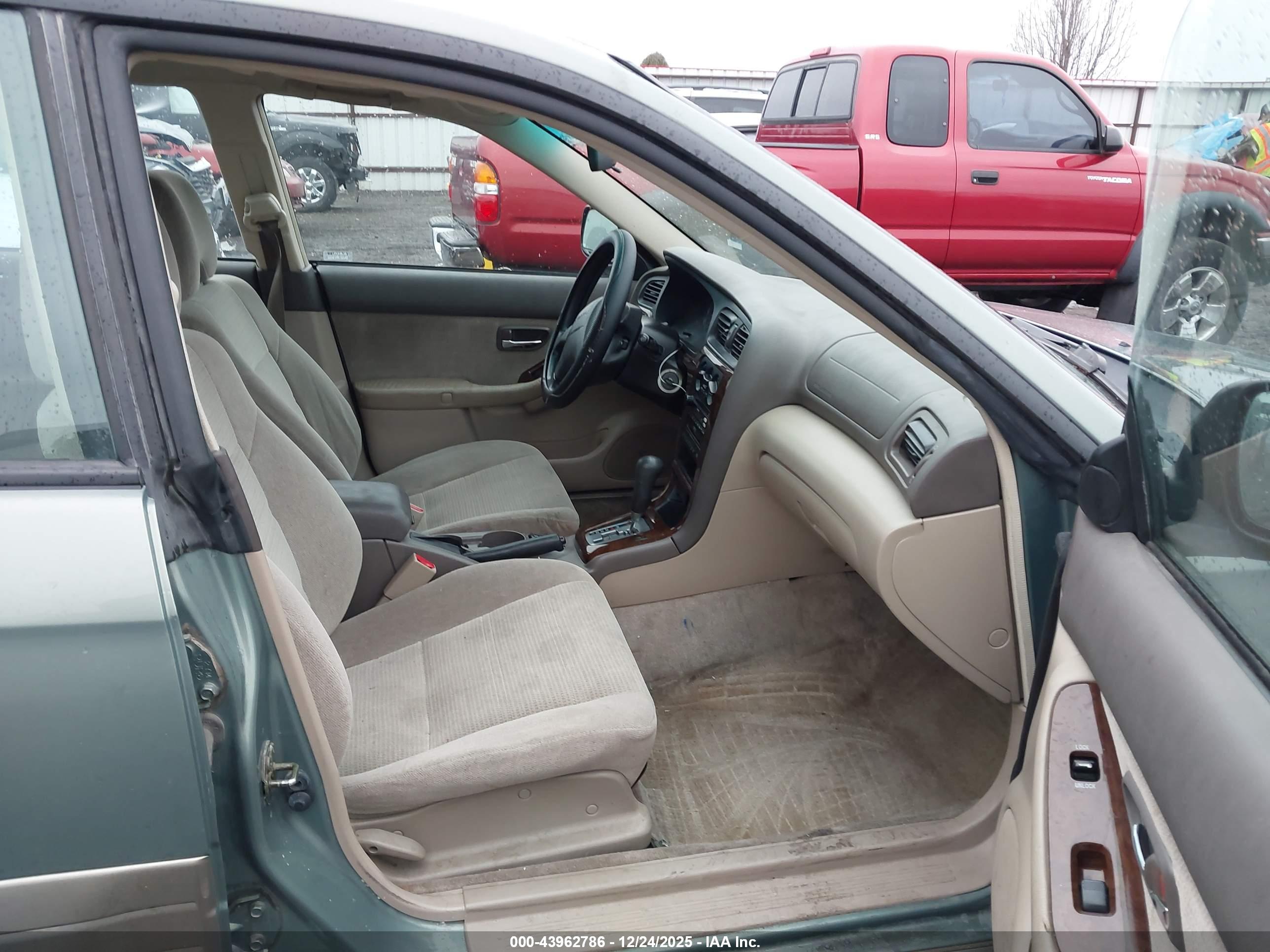 SUBARU OUTBACK image 5
