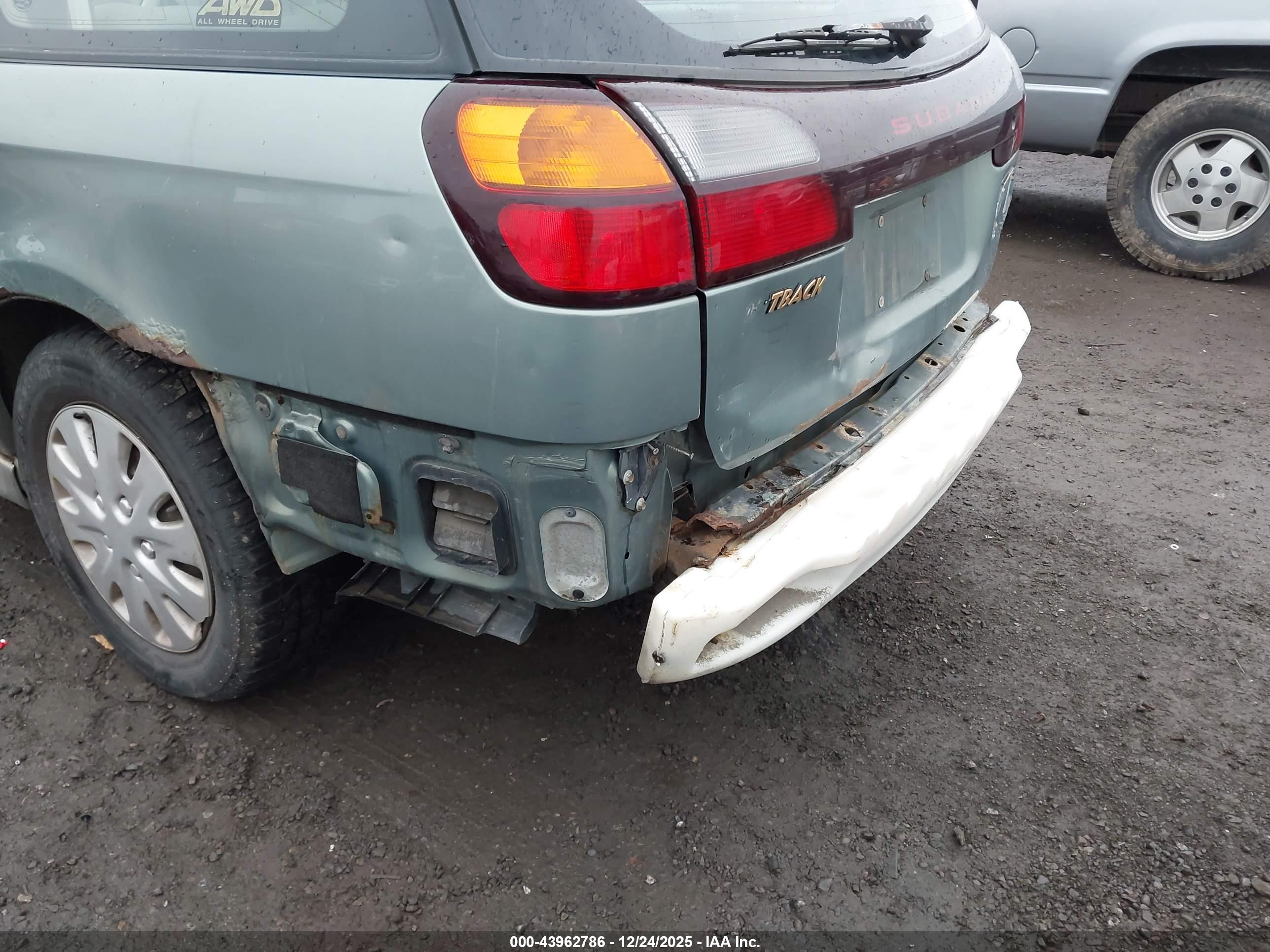 SUBARU OUTBACK image 6